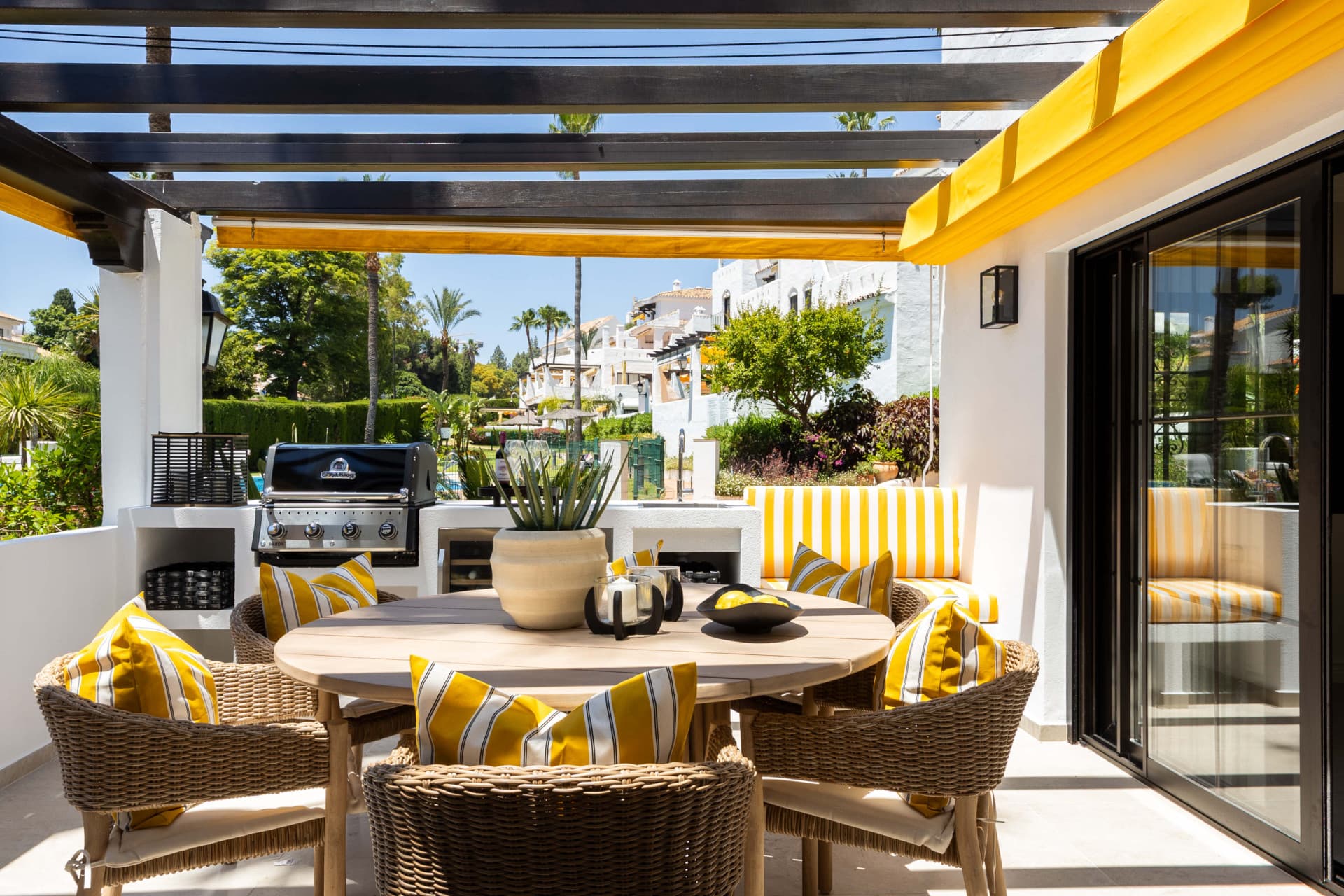 A fully renovated 3-bedroom apartment in iconic Aldea Blanca, rebuilt to Scandinavian standards with premium finishes and two south-west terraces, steps from Puerto Banús.