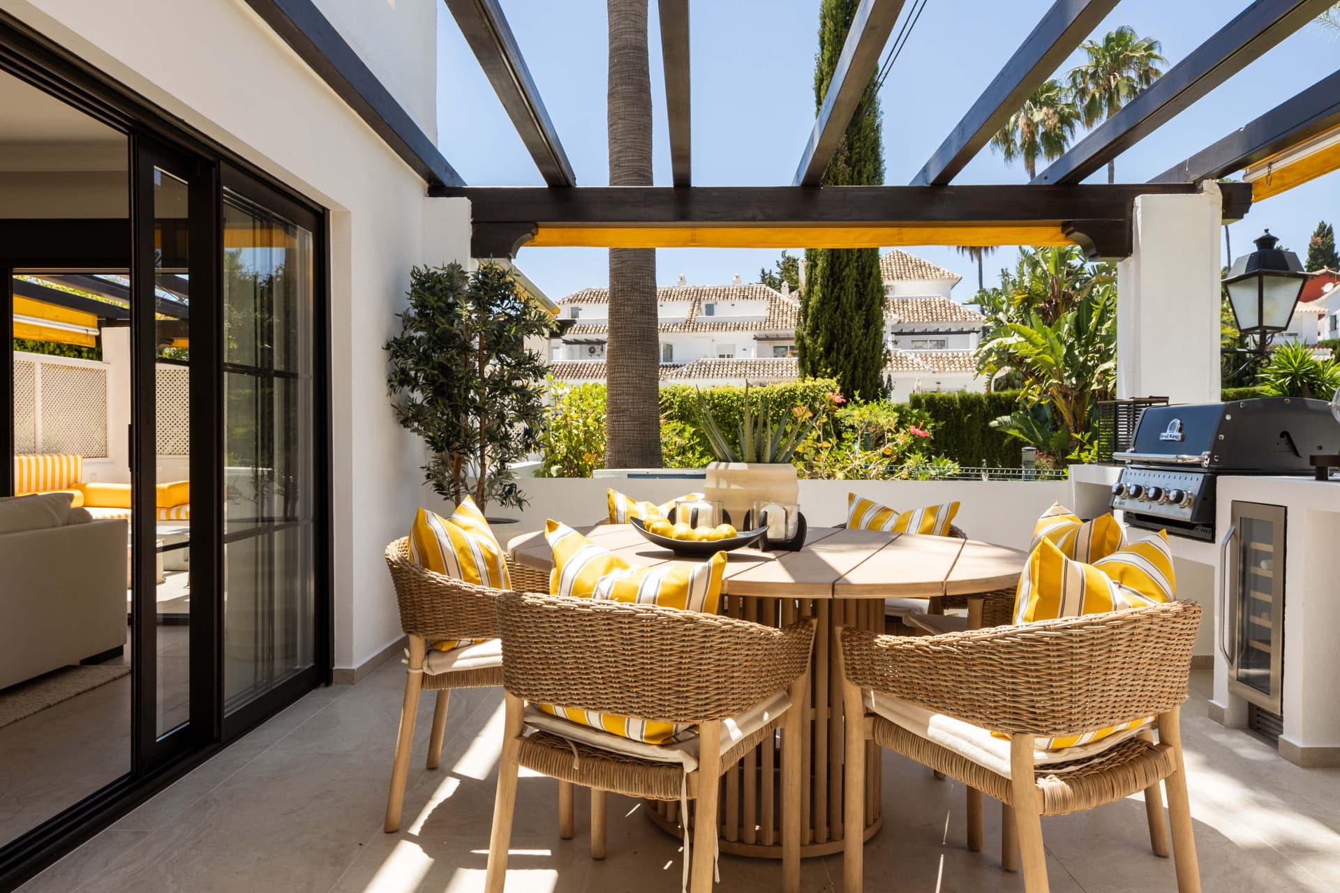 A fully renovated 3-bedroom apartment in iconic Aldea Blanca, rebuilt to Scandinavian standards with premium finishes and two south-west terraces, steps from Puerto Banús.
