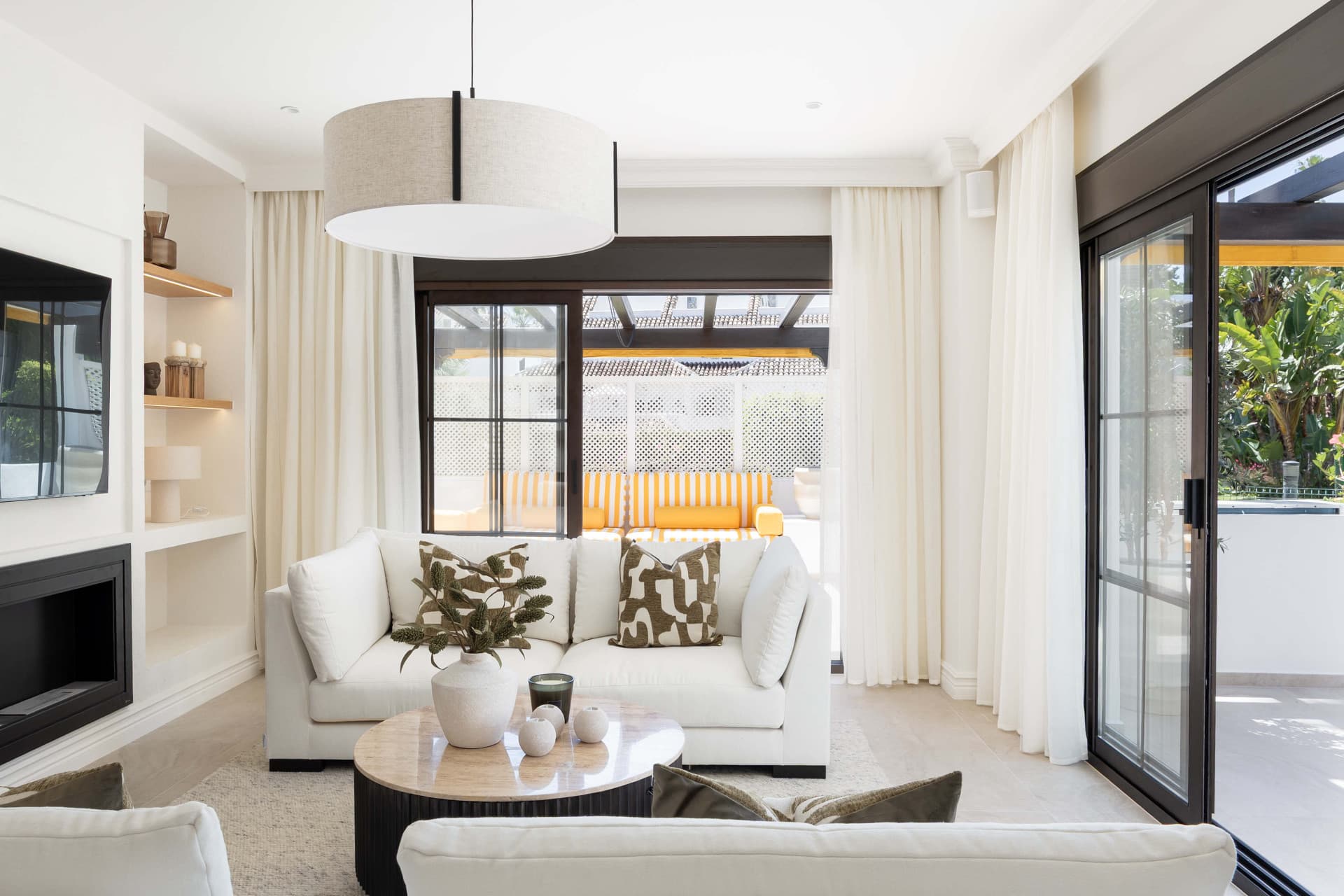 A fully renovated 3-bedroom apartment in iconic Aldea Blanca, rebuilt to Scandinavian standards with premium finishes and two south-west terraces, steps from Puerto Banús.