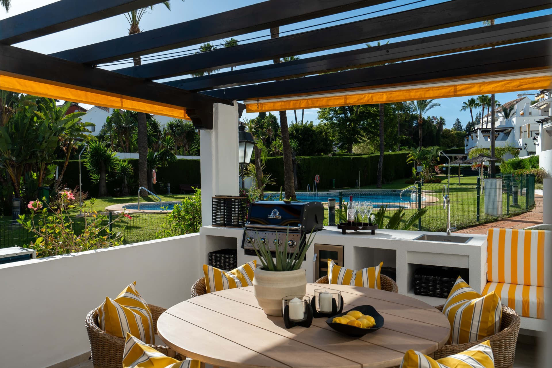 A fully renovated 3-bedroom apartment in iconic Aldea Blanca, rebuilt to Scandinavian standards with premium finishes and two south-west terraces, steps from Puerto Banús.