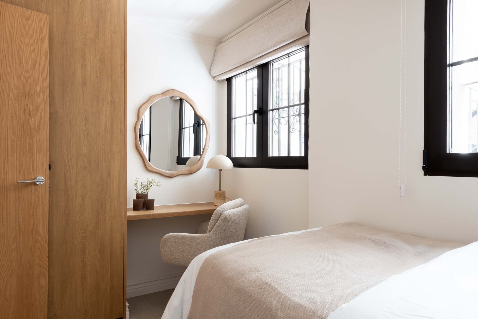 A fully renovated 3-bedroom apartment in iconic Aldea Blanca, rebuilt to Scandinavian standards with premium finishes and two south-west terraces, steps from Puerto Banús.