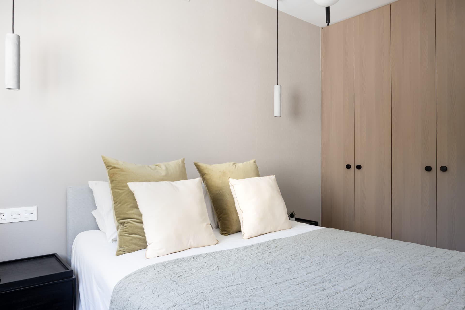 Charming and private duplex apartment located in the heart of Nueva Andalucía’s prestigious Golf Valley