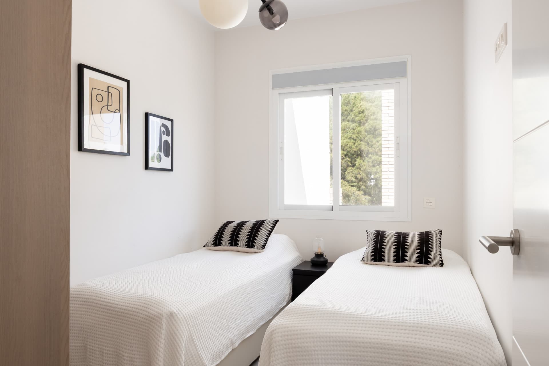 Charming and private duplex apartment located in the heart of Nueva Andalucía’s prestigious Golf Valley