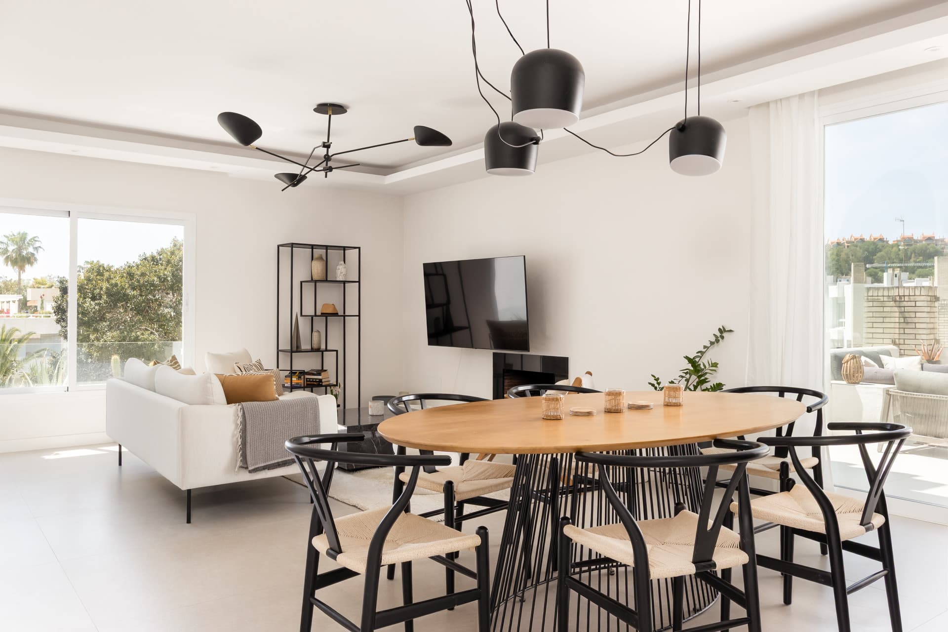 Charming and private duplex apartment located in the heart of Nueva Andalucía’s prestigious Golf Valley