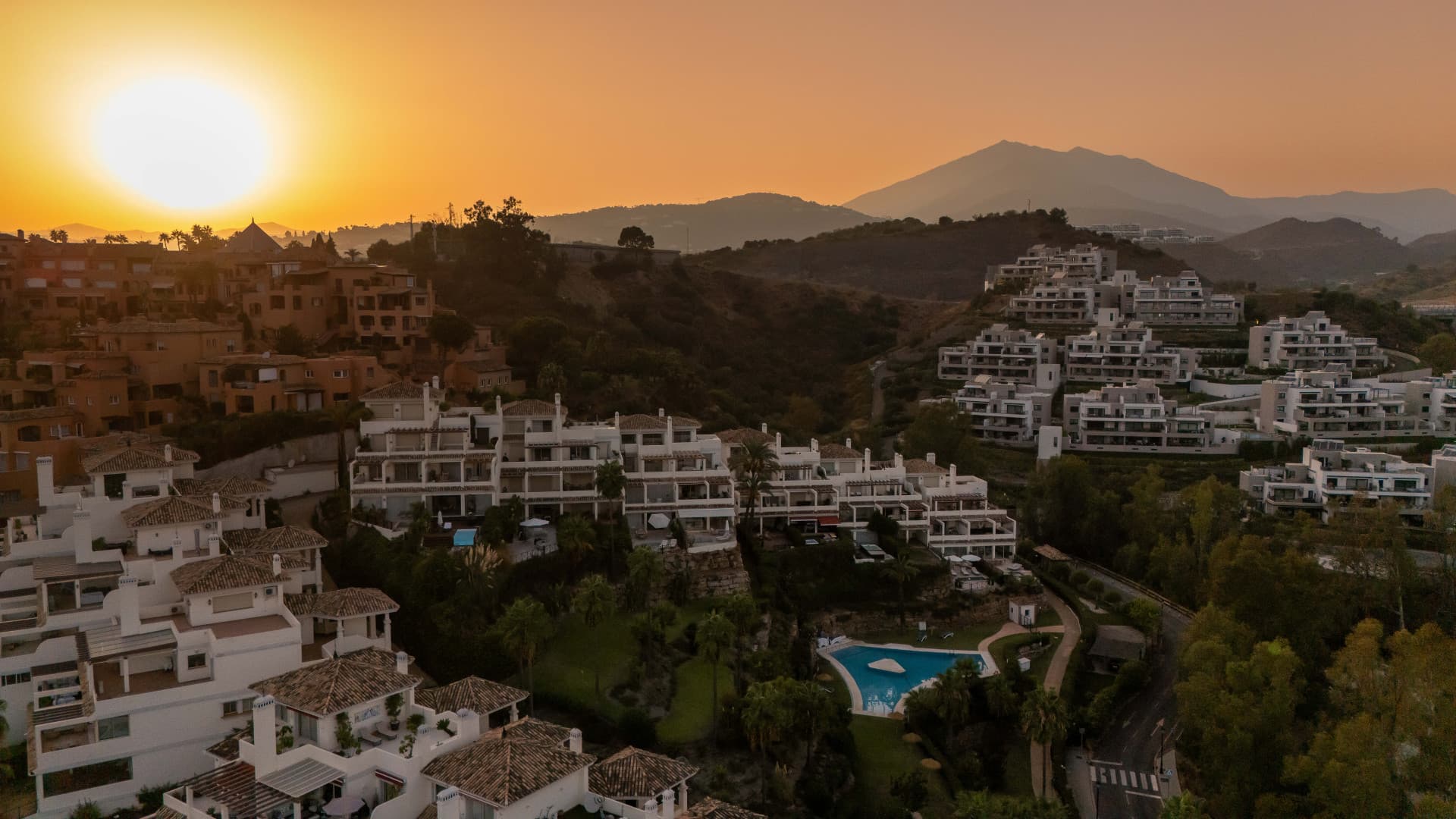 Panoramic sea, lake and La Concha views meet modern design, a private plunge pool and stylish outdoor living in Les Belvederes, Nueva Andalucia.