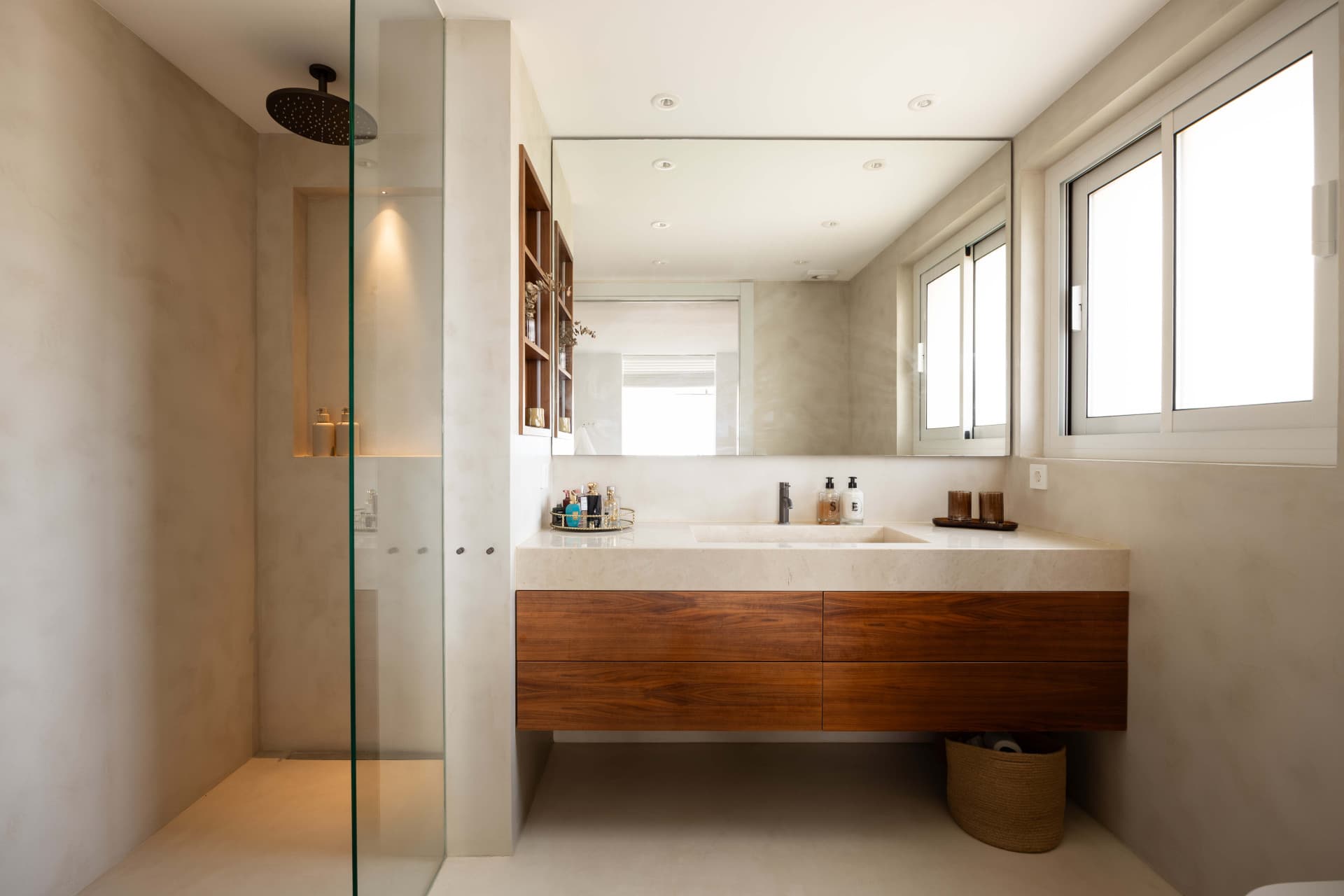 Panoramic sea, lake and La Concha views meet modern design, a private plunge pool and stylish outdoor living in Les Belvederes, Nueva Andalucia.