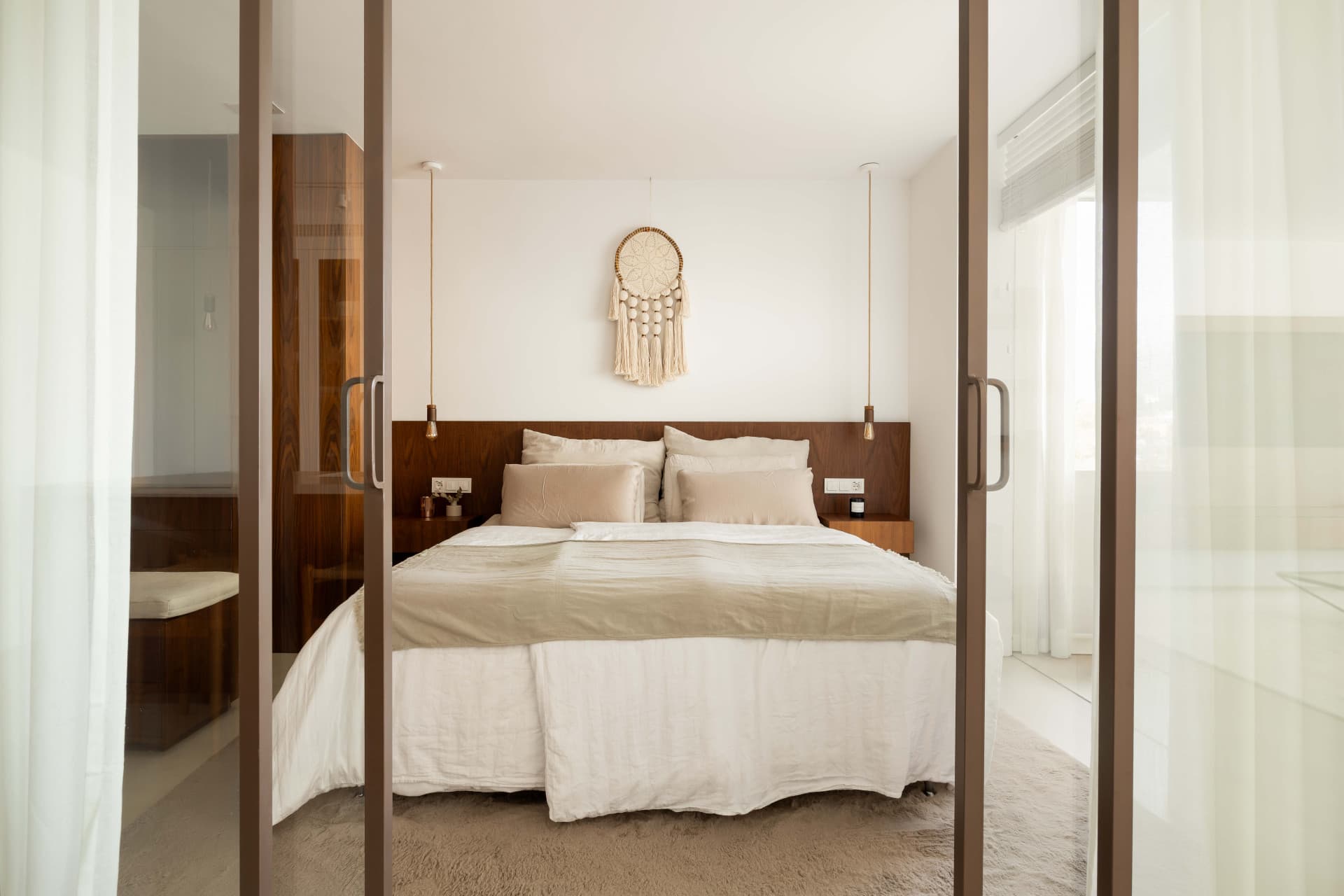Panoramic sea, lake and La Concha views meet modern design, a private plunge pool and stylish outdoor living in Les Belvederes, Nueva Andalucia.