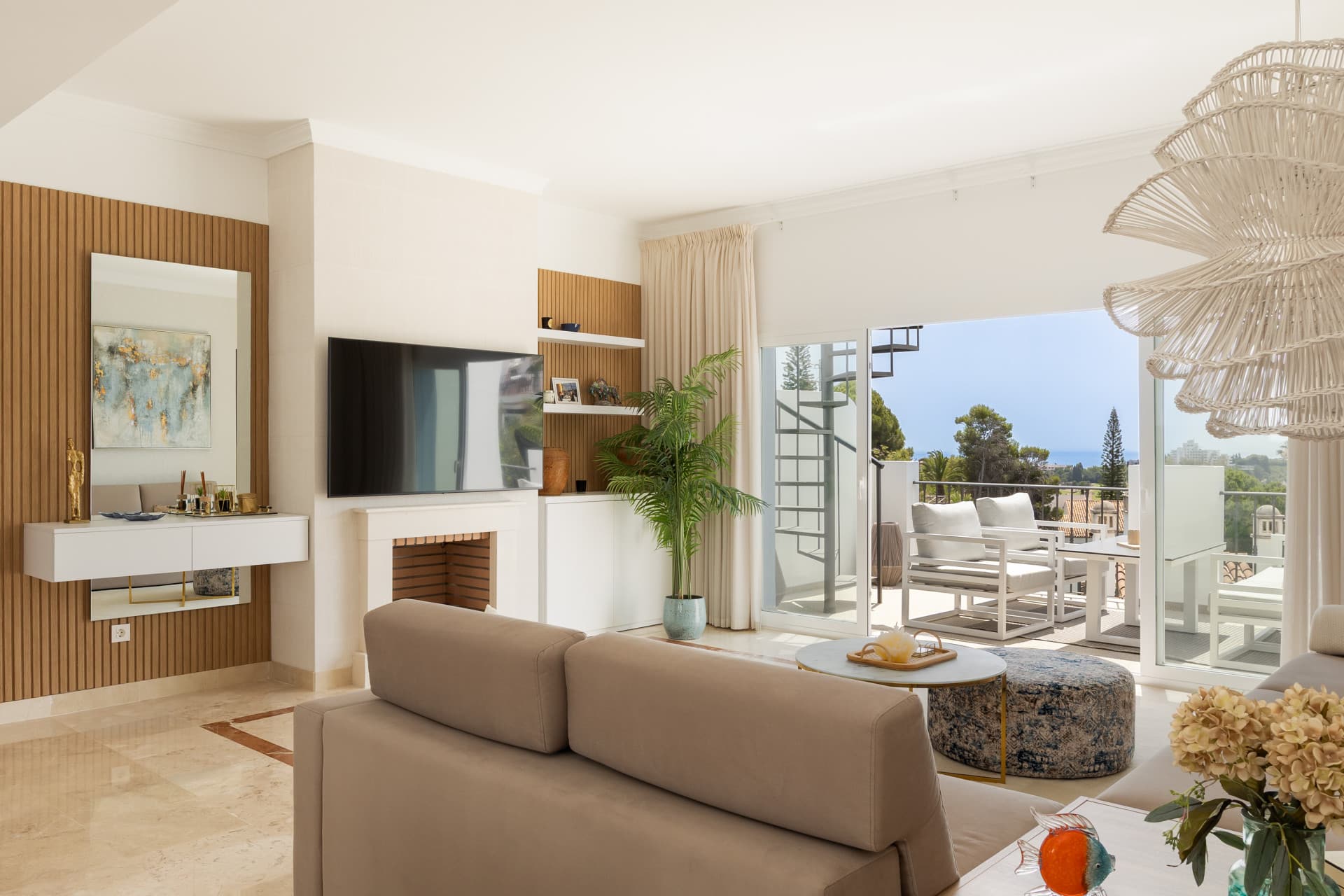 Stunning 2-bedroom penthouse in Paraiso Pueblo, Benahavís, offering panoramic sea views, a 100m² rooftop solarium, luxury resort-style amenities