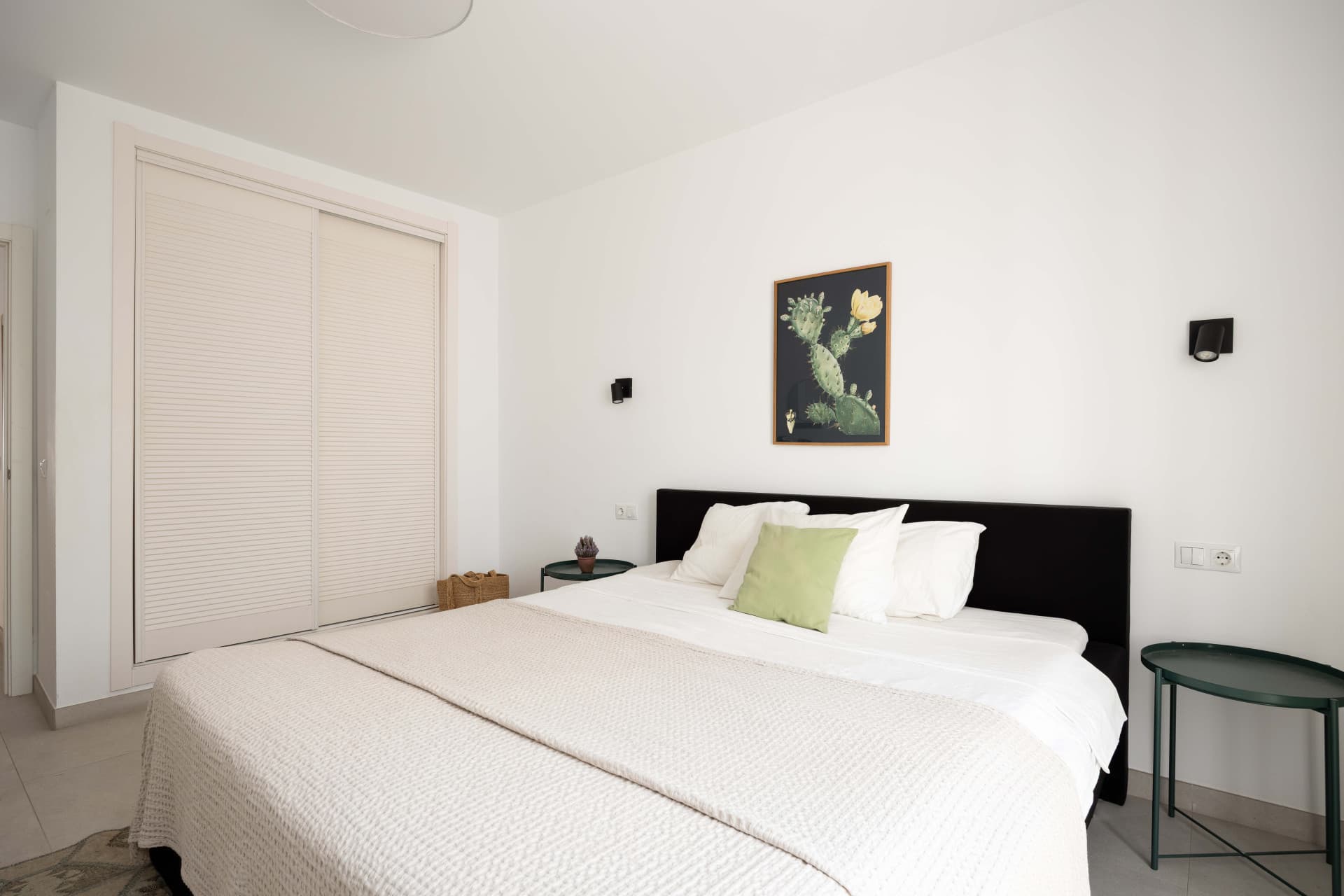 Luxury 3-bedroom apartment in Nueva Andalucía, close to the beach with sea views