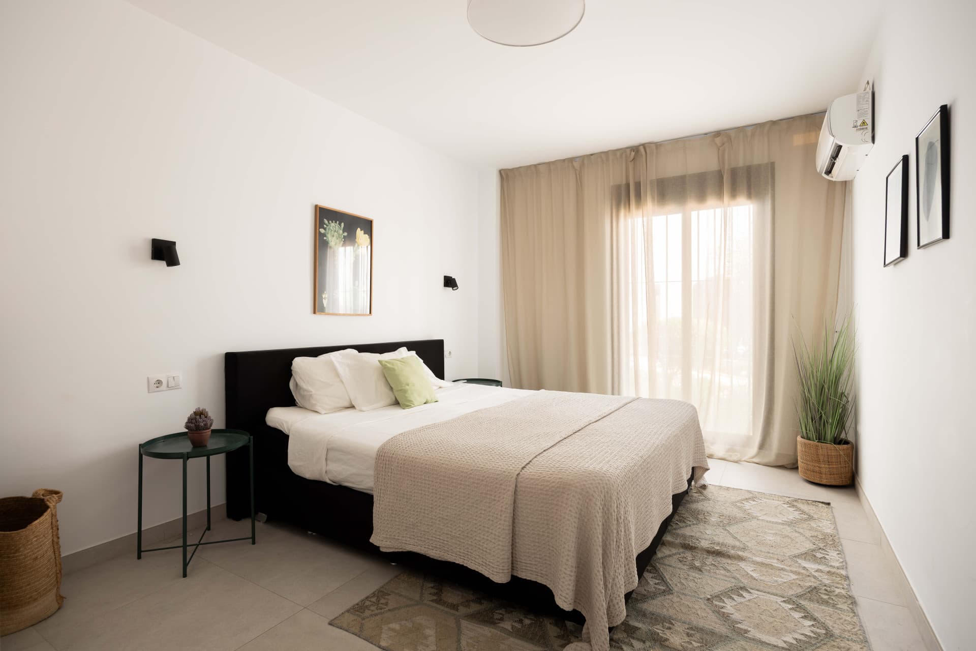 Luxury 3-bedroom apartment in Nueva Andalucía, close to the beach with sea views