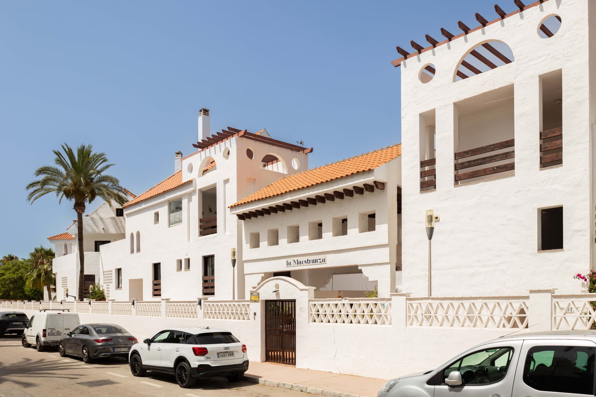 Luxury 3-bedroom apartment in Nueva Andalucía, close to the beach with sea views