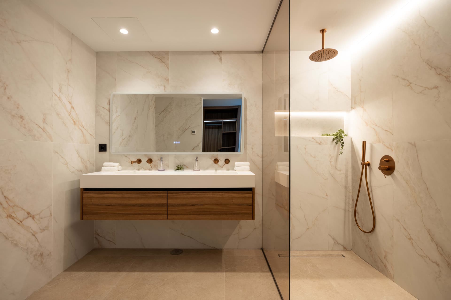 Luxury Ground Floor Apartment in Les Belvederes, Nueva Andalucía