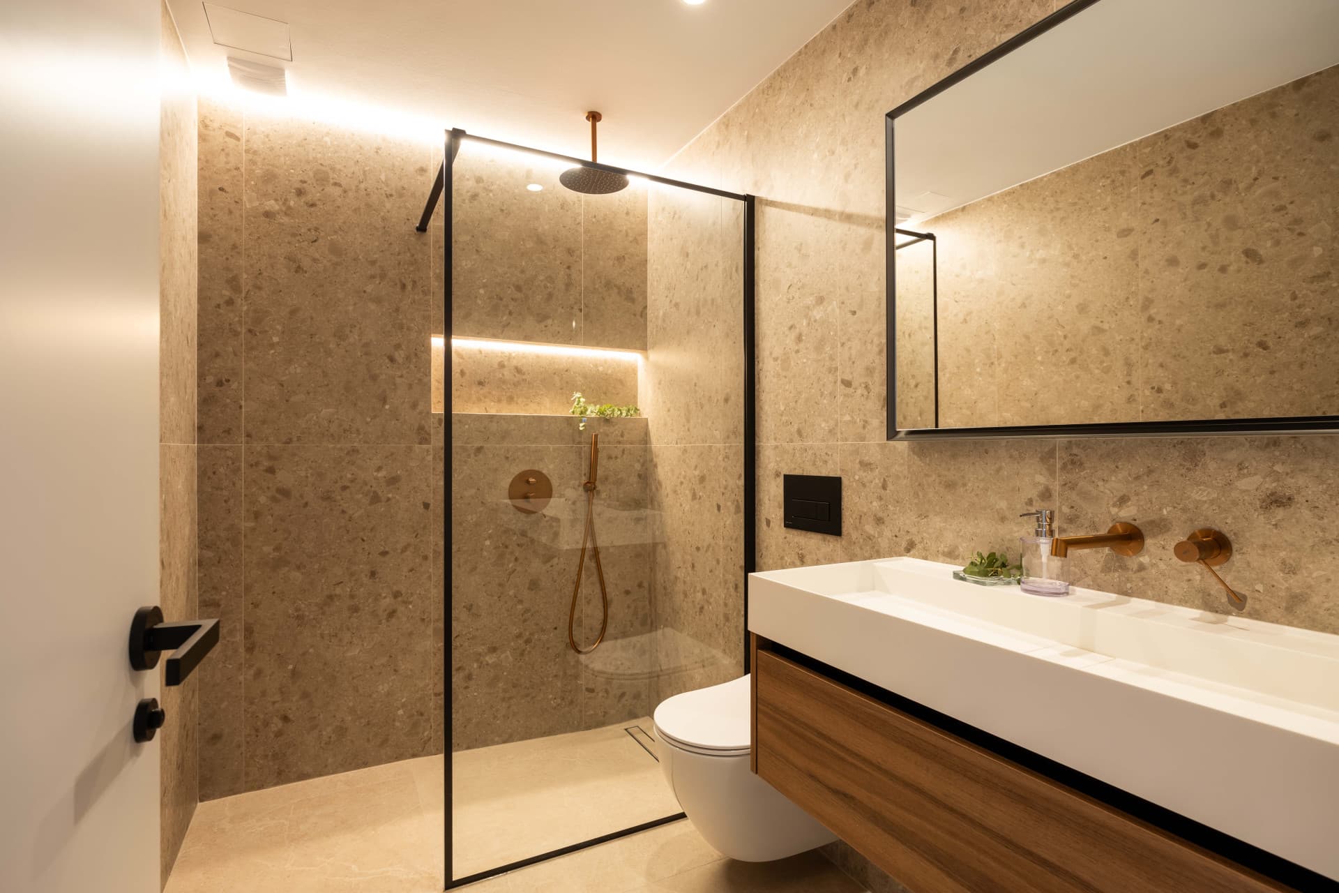 Luxury Ground Floor Apartment in Les Belvederes, Nueva Andalucía
