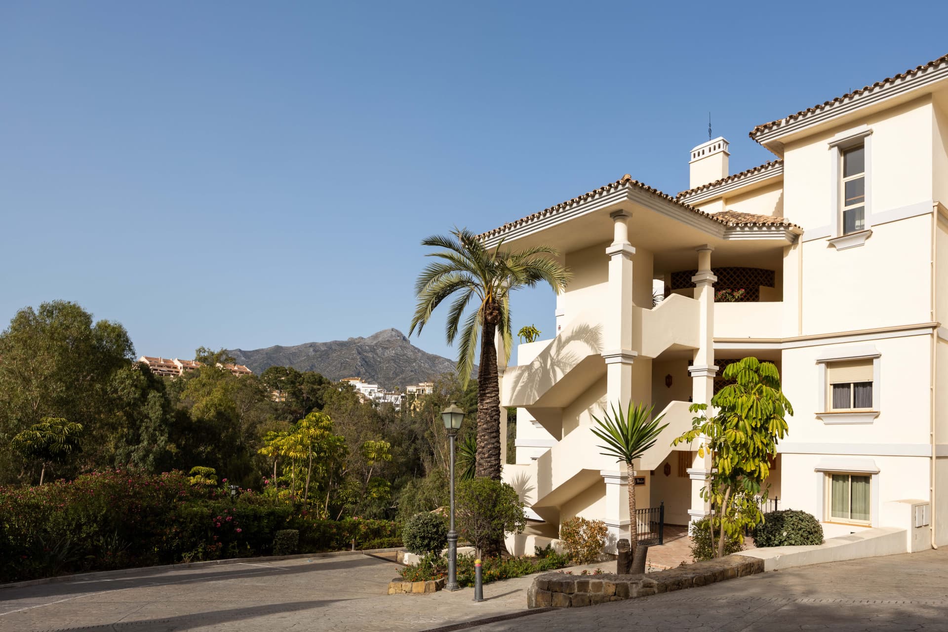 Luxury Ground Floor Apartment in Les Belvederes, Nueva Andalucía