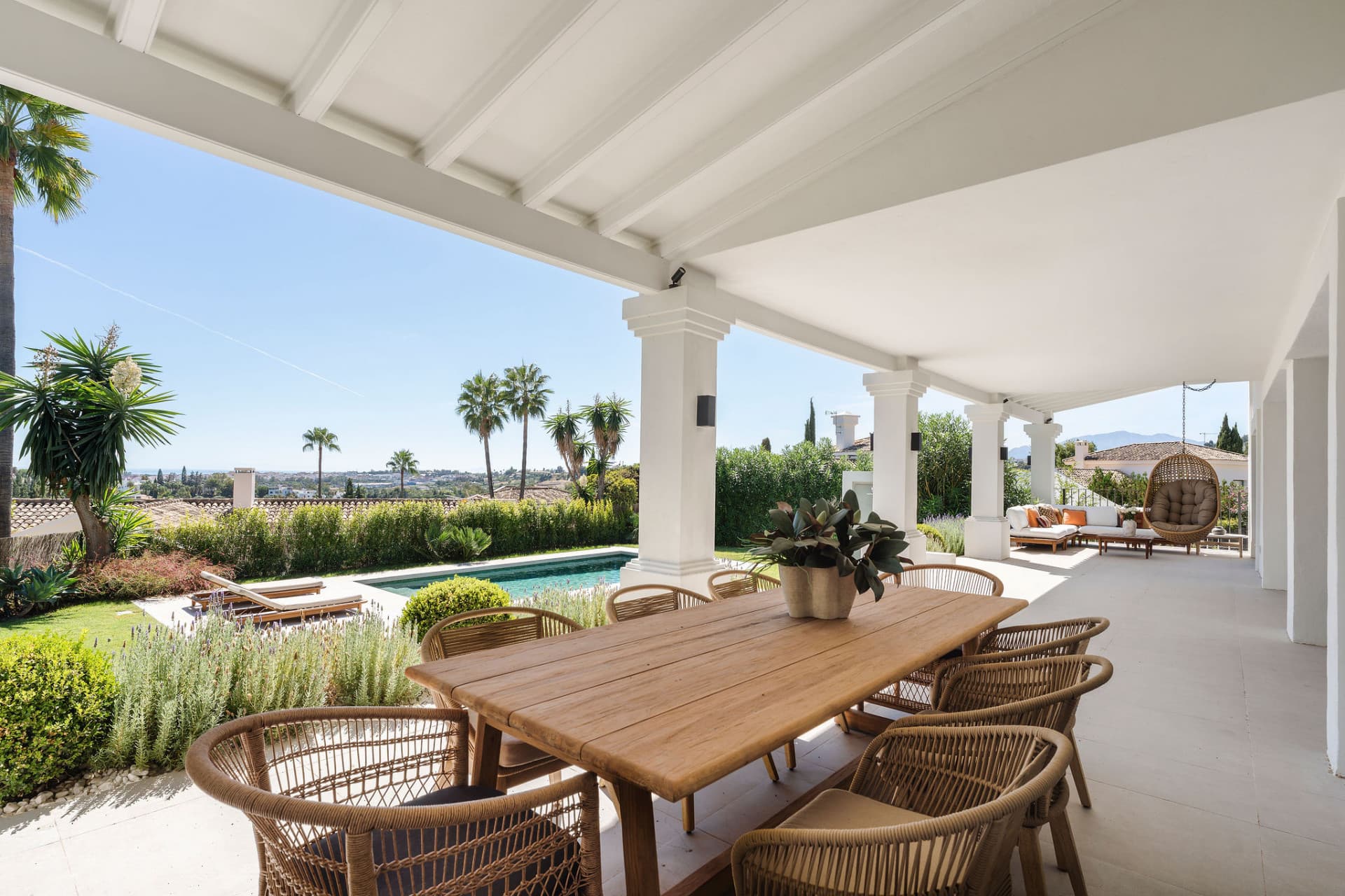 Bienvenido a Villa Rosalia — Un Retiro Refinado en Nueva Andalucía, Marbella