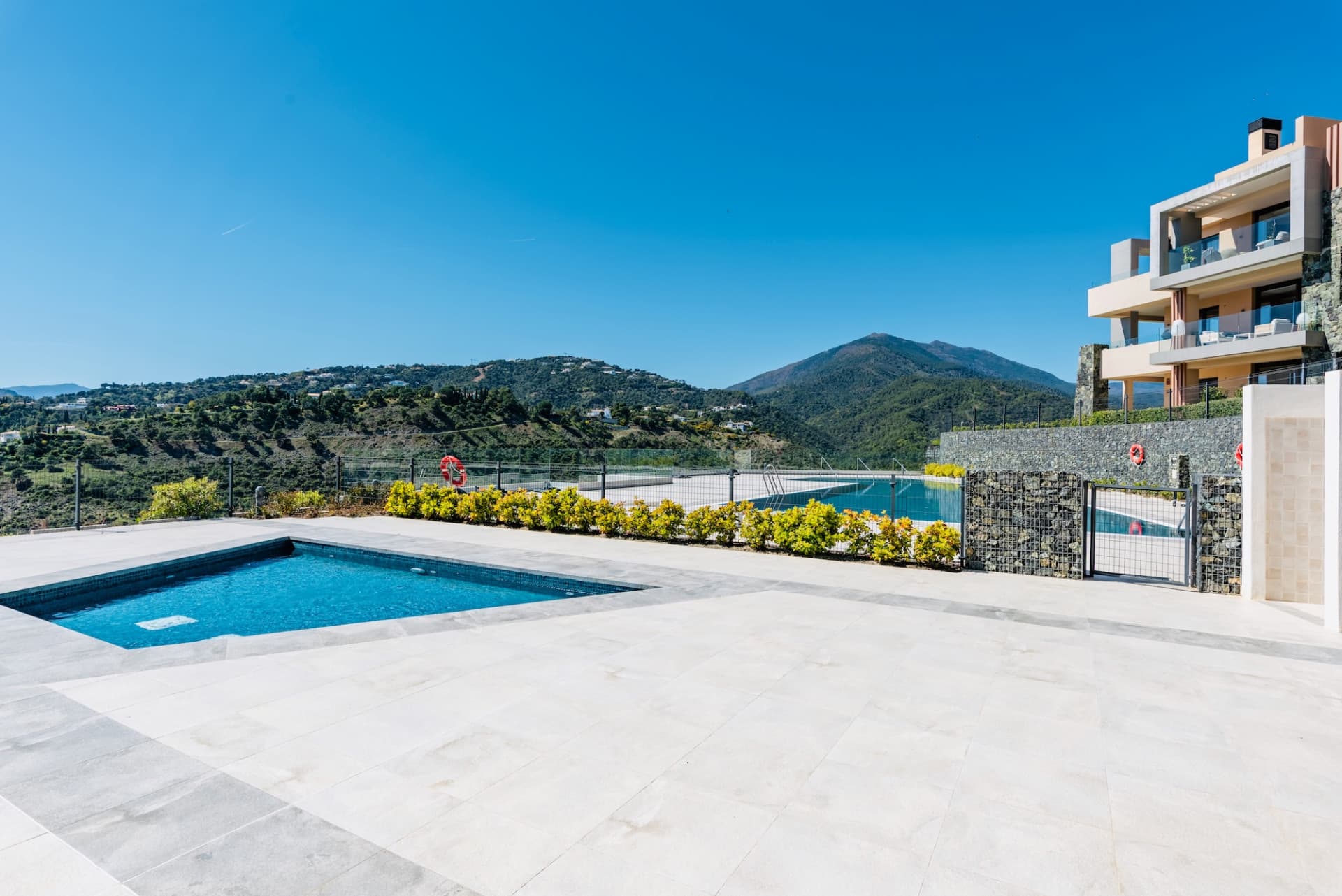 Key features at a glance: - Exceptional Spaces: 135m² + 66m² terraces - Unique Private Garden: almost 400m² for private