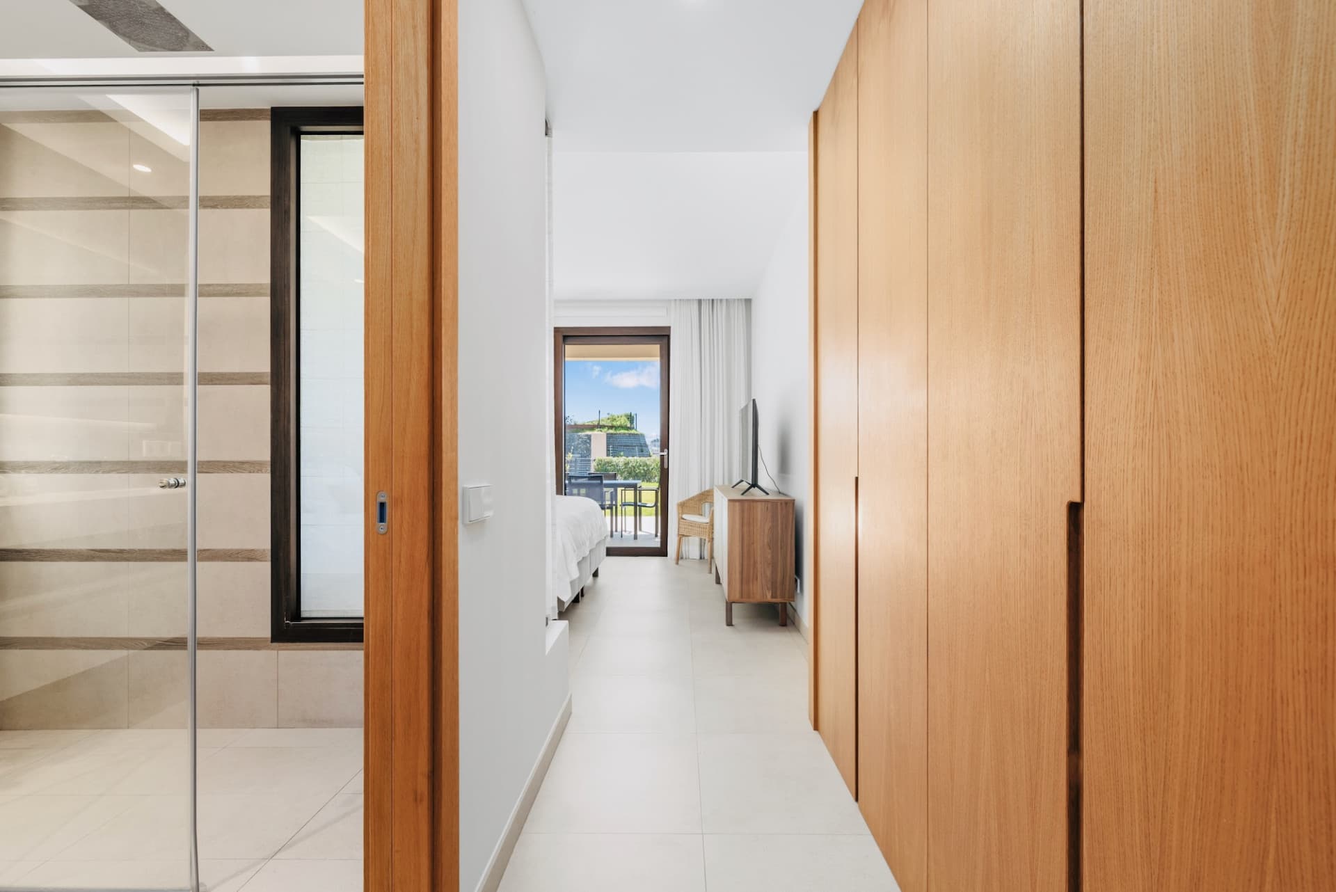 Key features at a glance: - Exceptional Spaces: 135m² + 66m² terraces - Unique Private Garden: almost 400m² for private