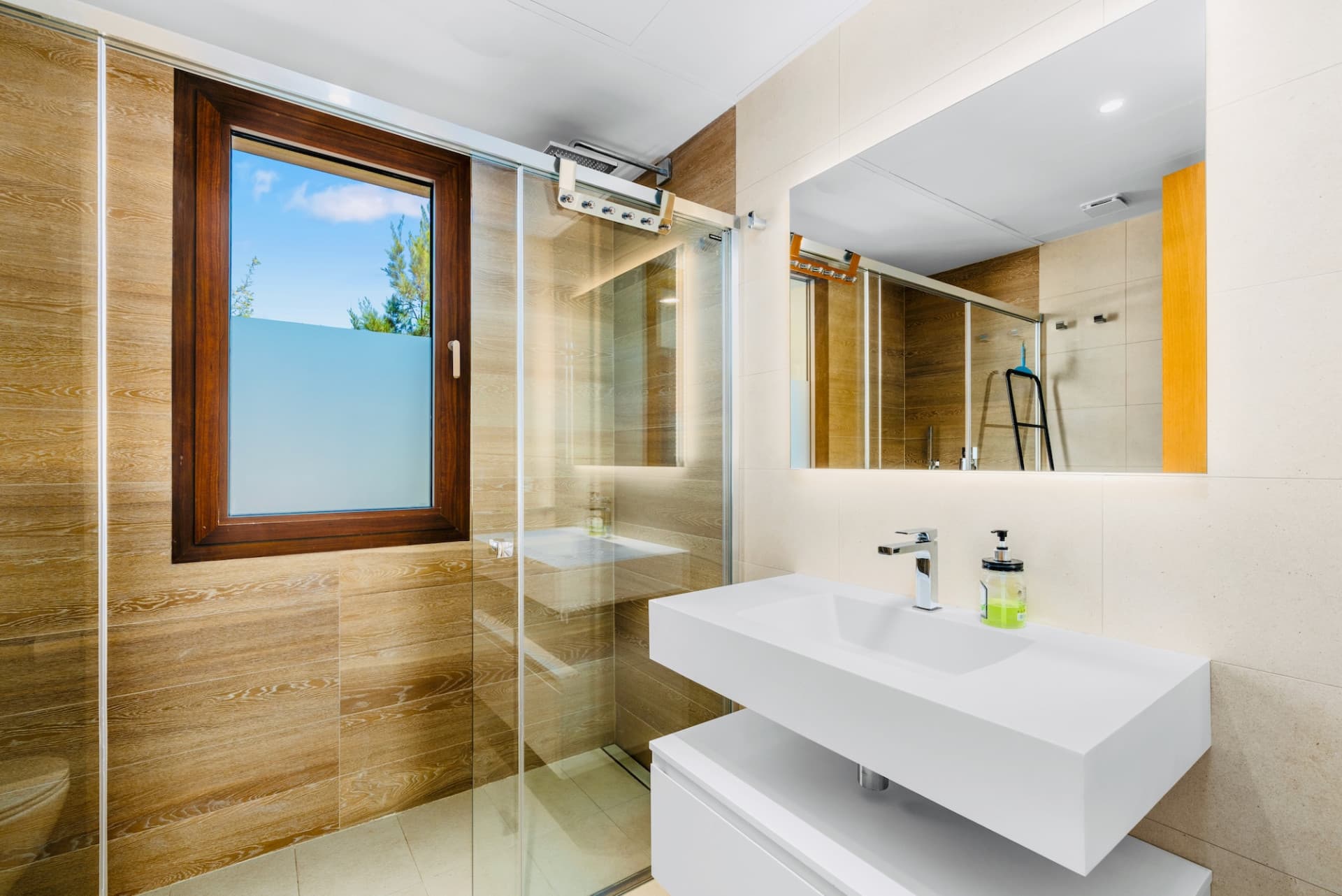 Key features at a glance: - Exceptional Spaces: 135m² + 66m² terraces - Unique Private Garden: almost 400m² for private