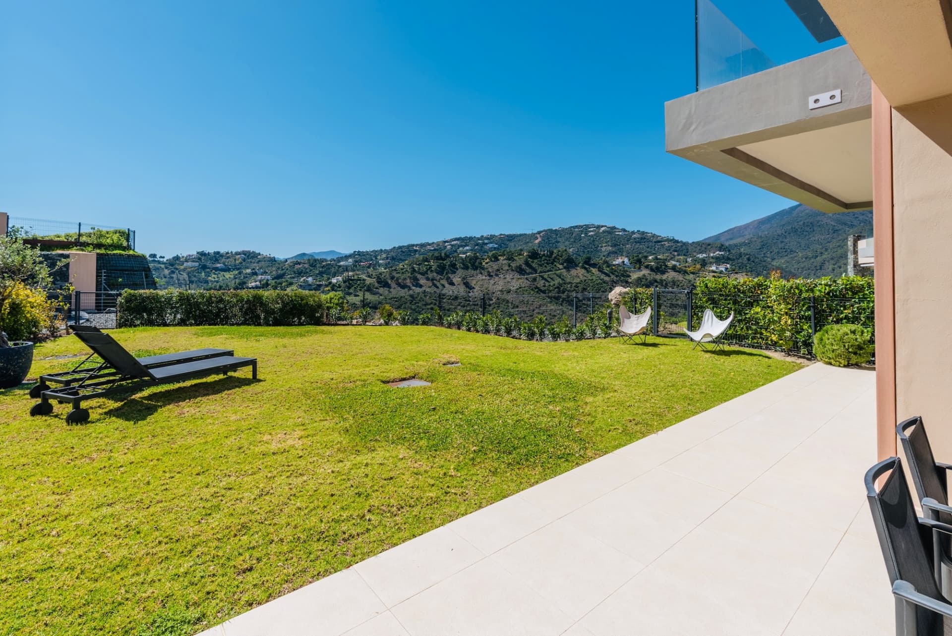Lo esencial de un vistazo: - Espacios excepcionales: 135m² + 66m² de terrazas - Jardín privado único: casi 400m² de uso