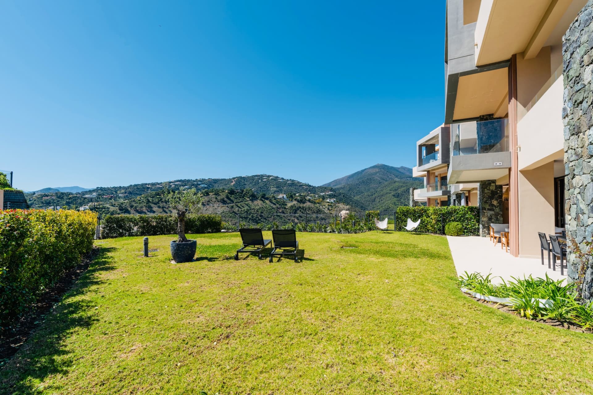 Key features at a glance: - Exceptional Spaces: 135m² + 66m² terraces - Unique Private Garden: almost 400m² for private