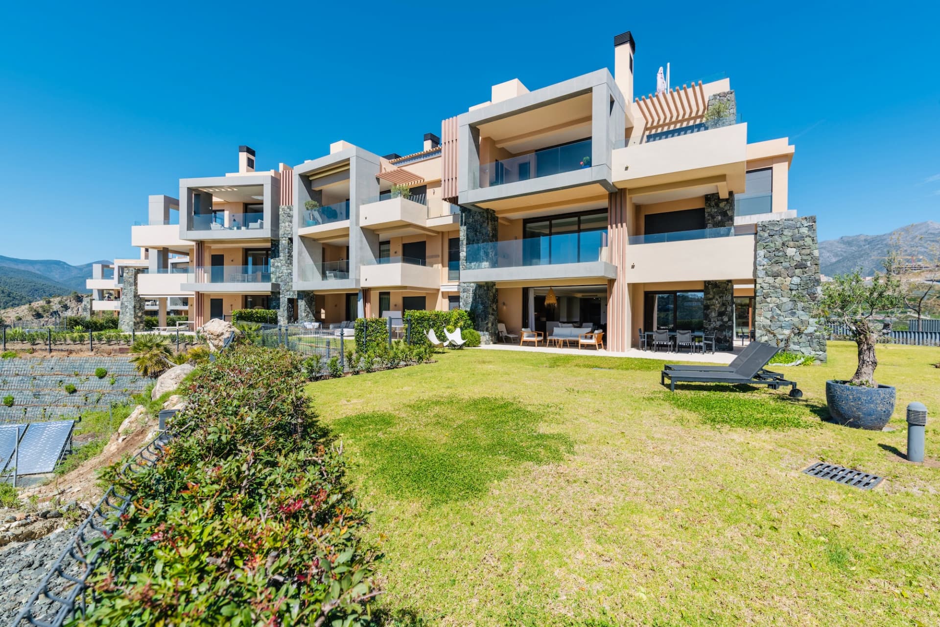 Key features at a glance: - Exceptional Spaces: 135m² + 66m² terraces - Unique Private Garden: almost 400m² for private