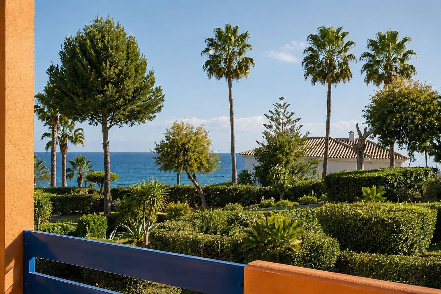 Oasis of Light and Mediterranean Views in Duquesa