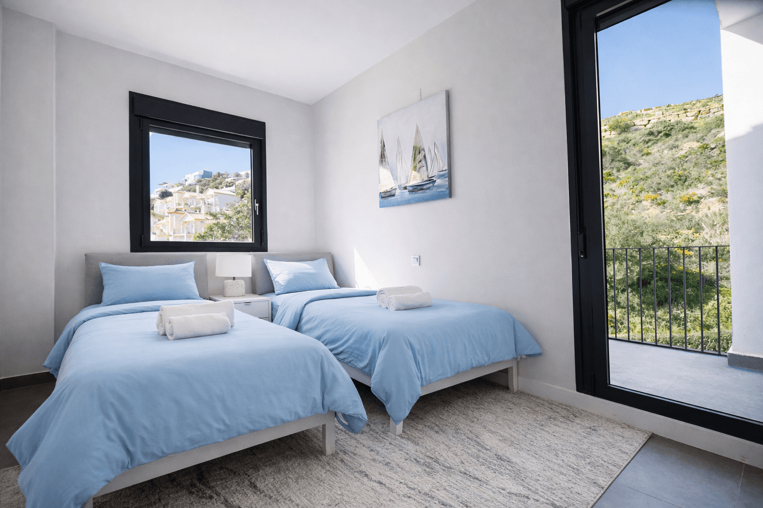 An exceptional apartment located in the prestigious Blue Suites complex in Manilva, just minutes from the famous Sotogra