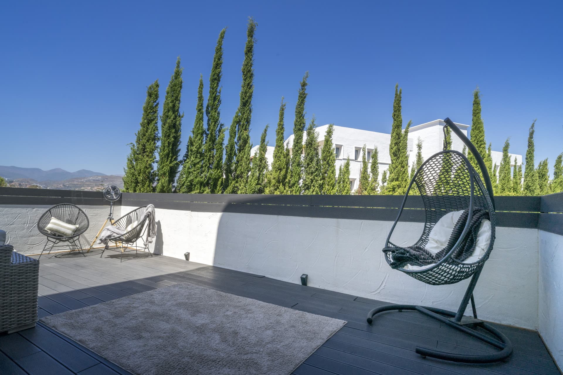 Apartamento moderno en Planta Baja Elevada con Gran Terraza – Golden Banus, Nueva Andalucía