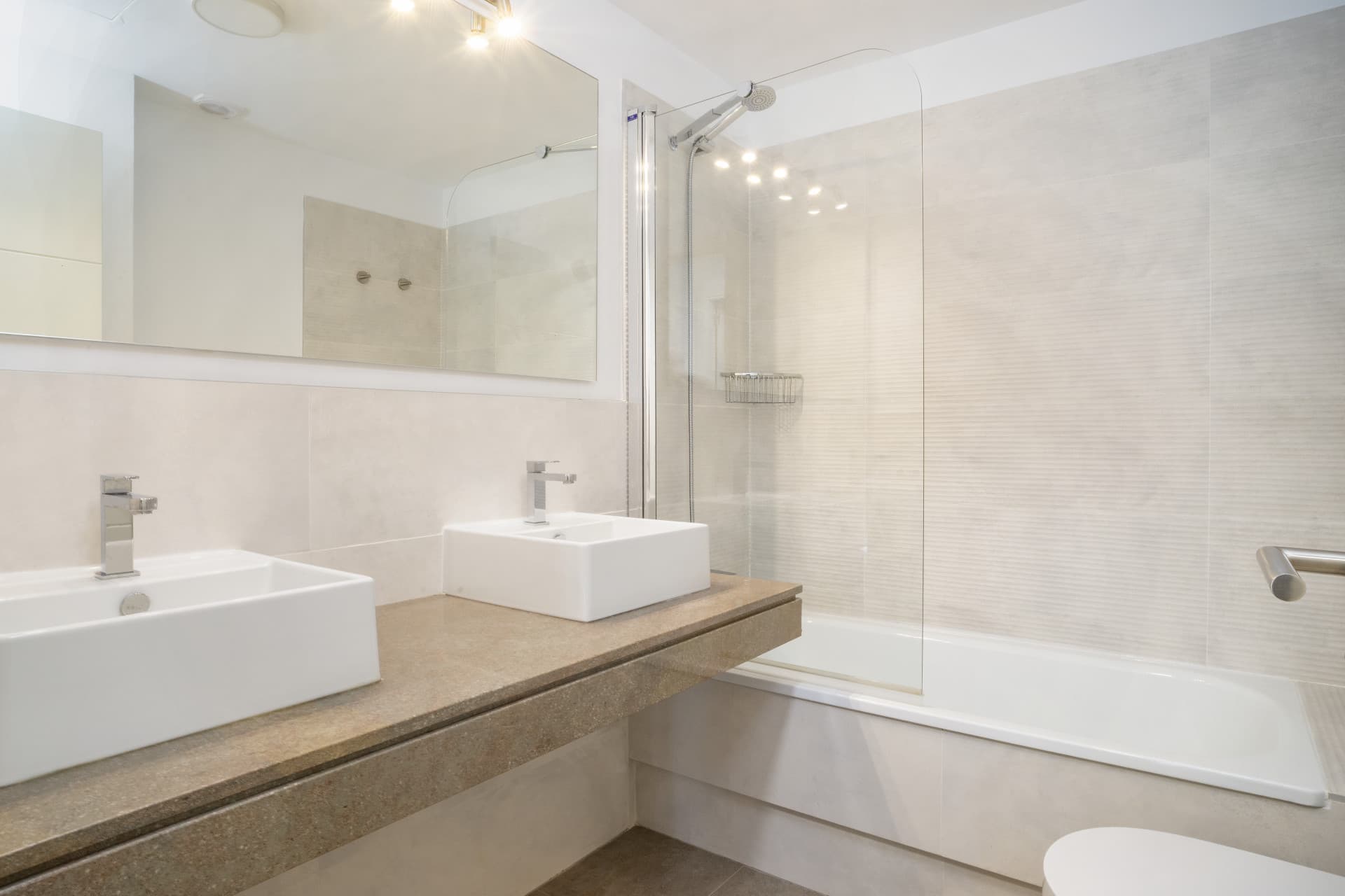 Modern 3-Bedroom Apartment Frontline Golf in La Cala — Walk to Town, Beach & Amenities