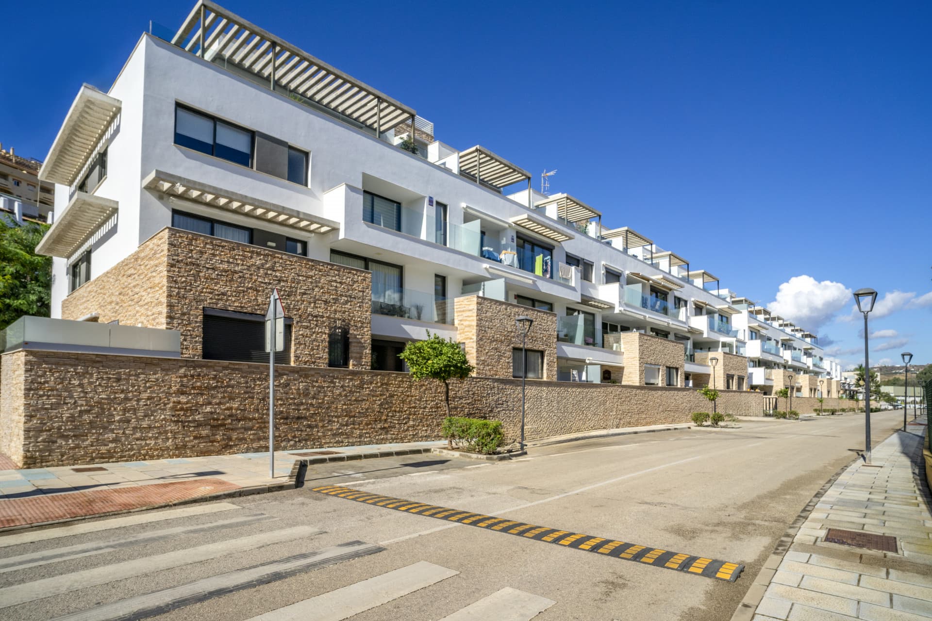 Modern 3-Bedroom Apartment Frontline Golf in La Cala — Walk to Town, Beach & Amenities