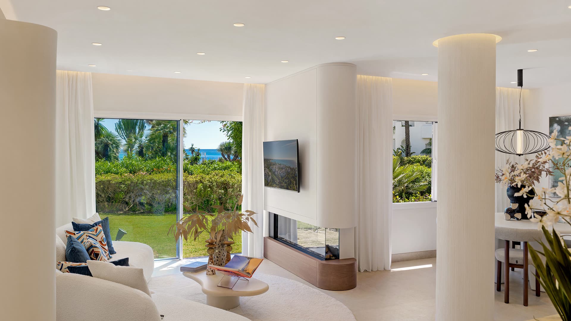 Beachfront 3-Bedroom Ground Floor Apartment for Sale in Costalita, Estepona | New Golden Mile