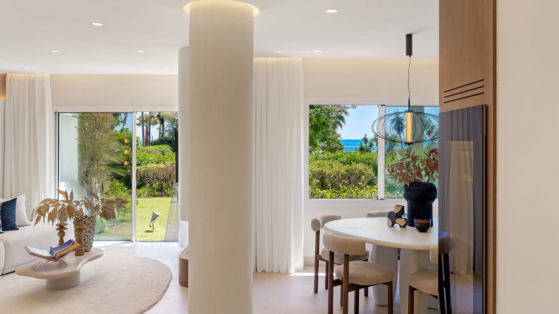 Beachfront 3-Bedroom Ground Floor Apartment for Sale in Costalita, Estepona | New Golden Mile