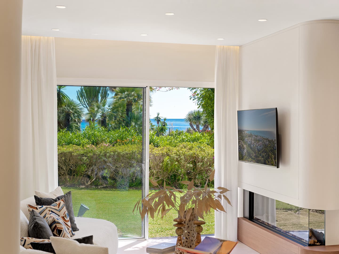 Beachfront 3-Bedroom Ground Floor Apartment for Sale in Costalita, Estepona | New Golden Mile