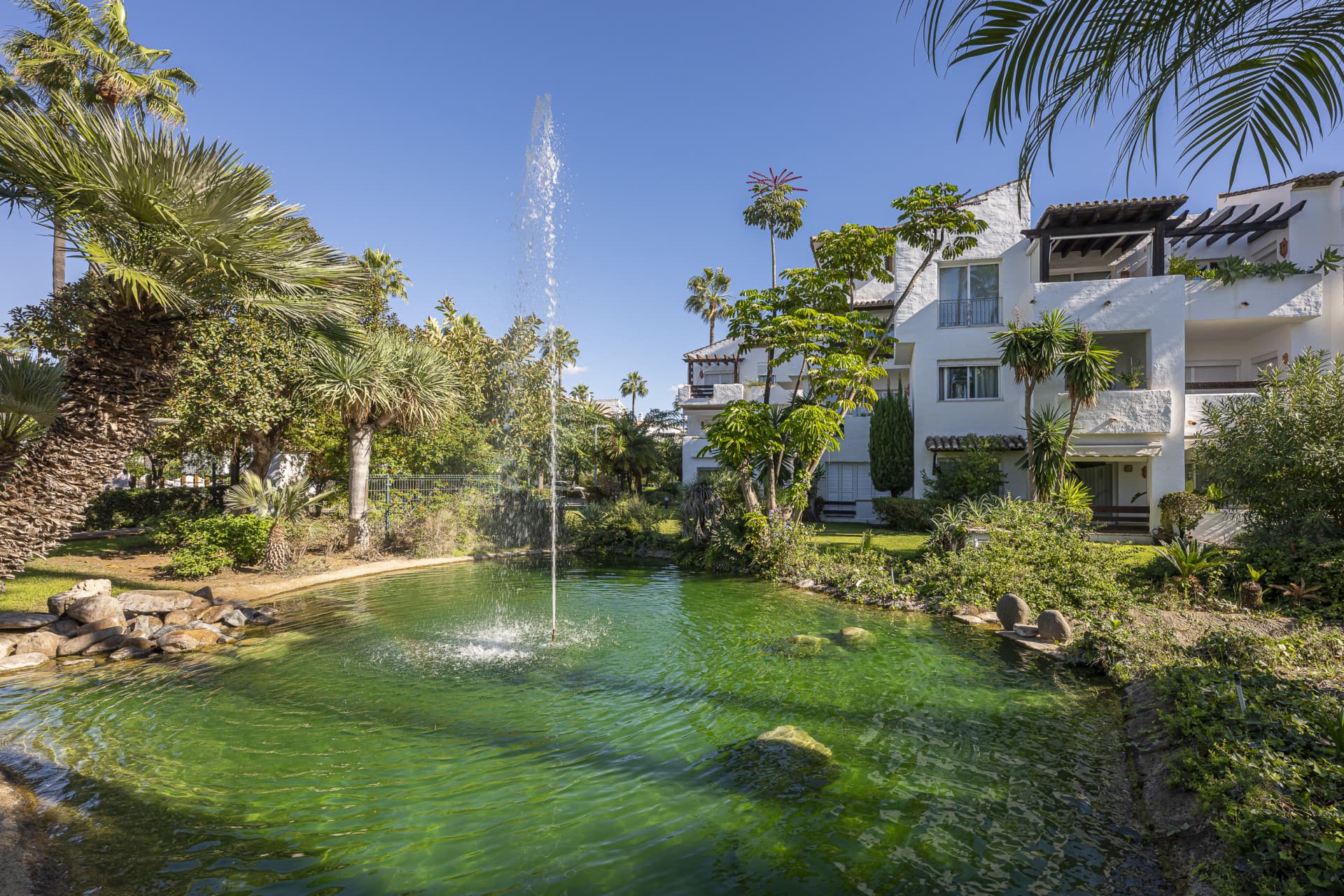 Beachfront 3-Bedroom Ground Floor Apartment for Sale in Costalita, Estepona | New Golden Mile