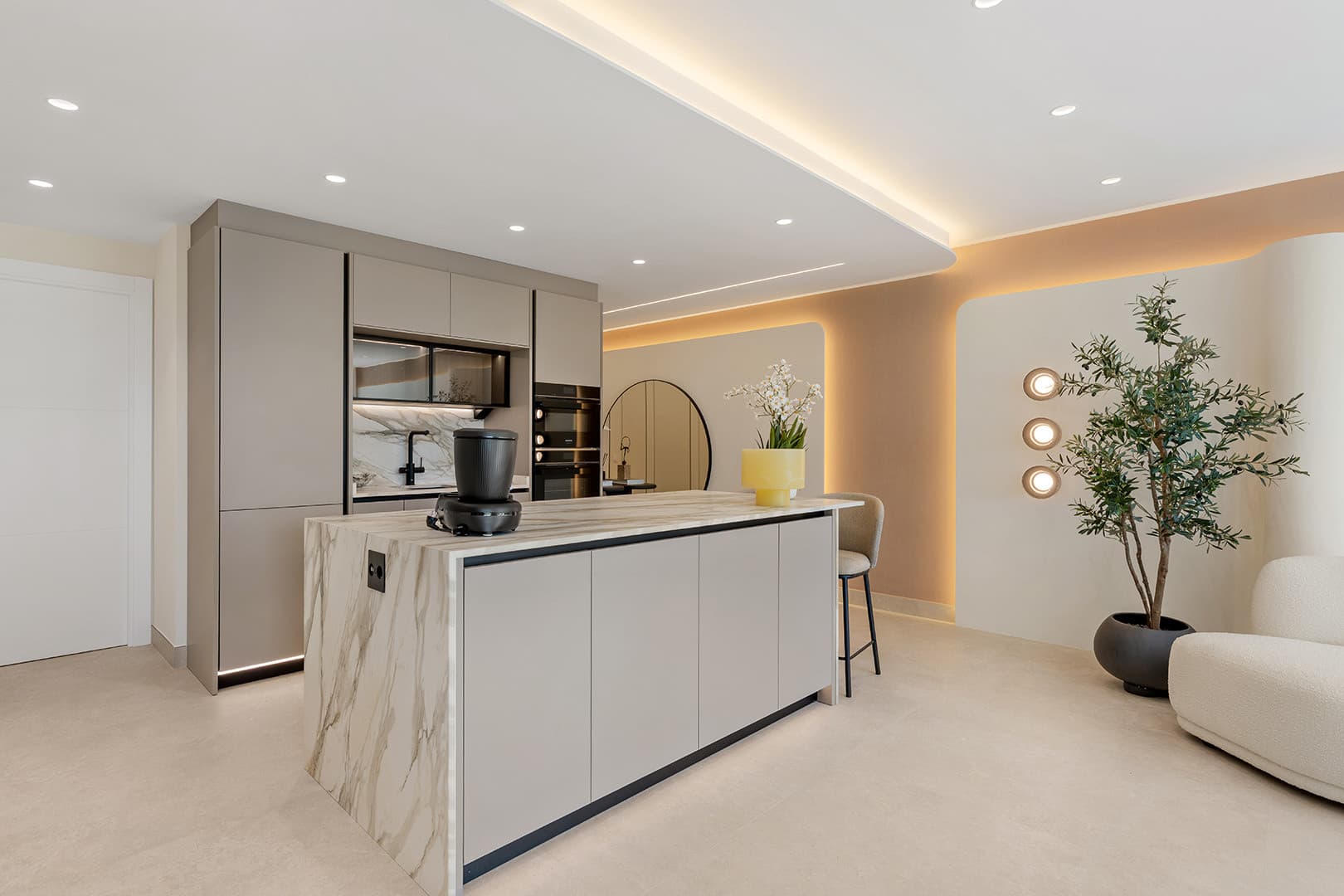 Beachfront 3-Bedroom Ground Floor Apartment for Sale in Costalita, Estepona | New Golden Mile