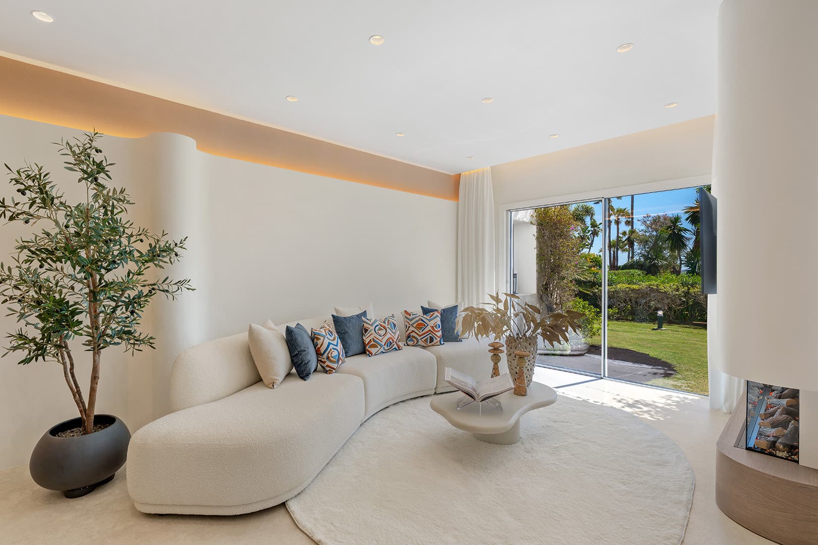 Beachfront 3-Bedroom Ground Floor Apartment for Sale in Costalita, Estepona | New Golden Mile