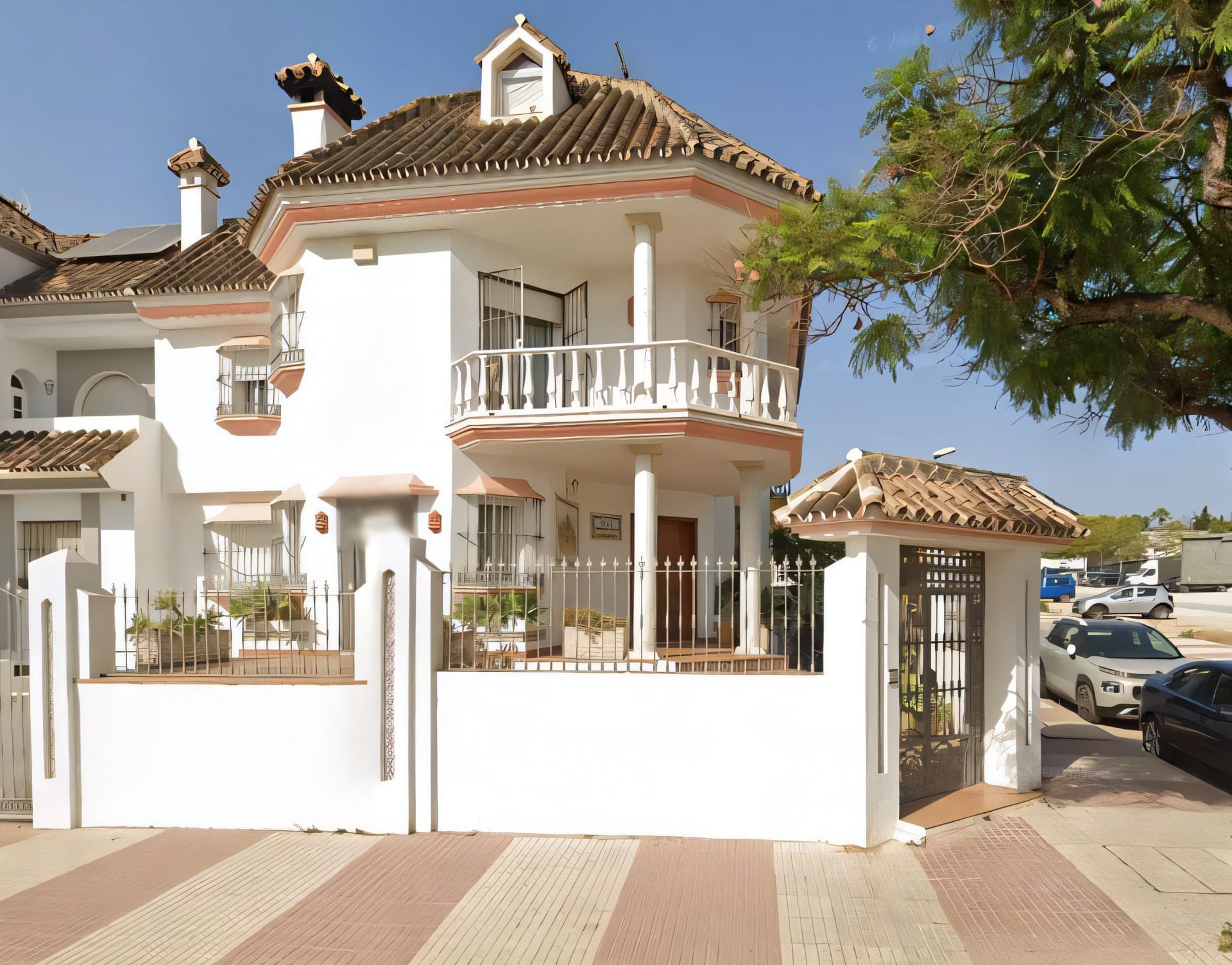 Villa de 5 dormitorios en el corazón de San Pedro de Alcántara, Marbella como una gran casa familiar tradicional o se pr