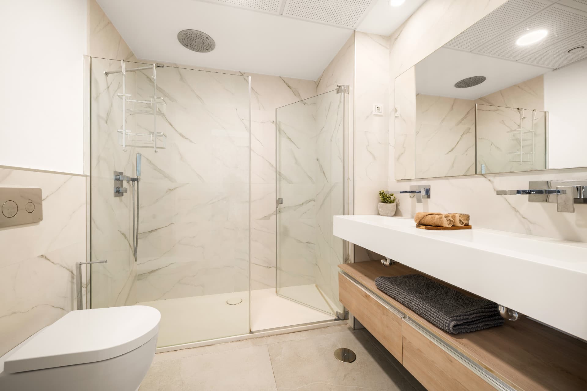 Set in La Quinta, this bright and thoughtfully designed apartment combines open views, natural light, and generous outdo