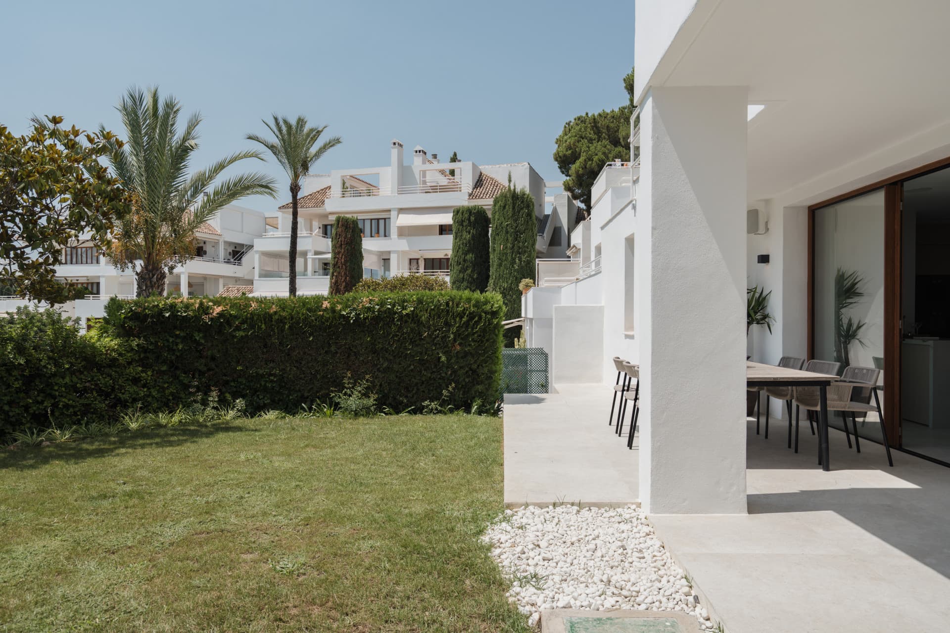 Located right beside Los Naranjos Golf Club, this fully renovated west-facing garden duplex is set within a double-gated
