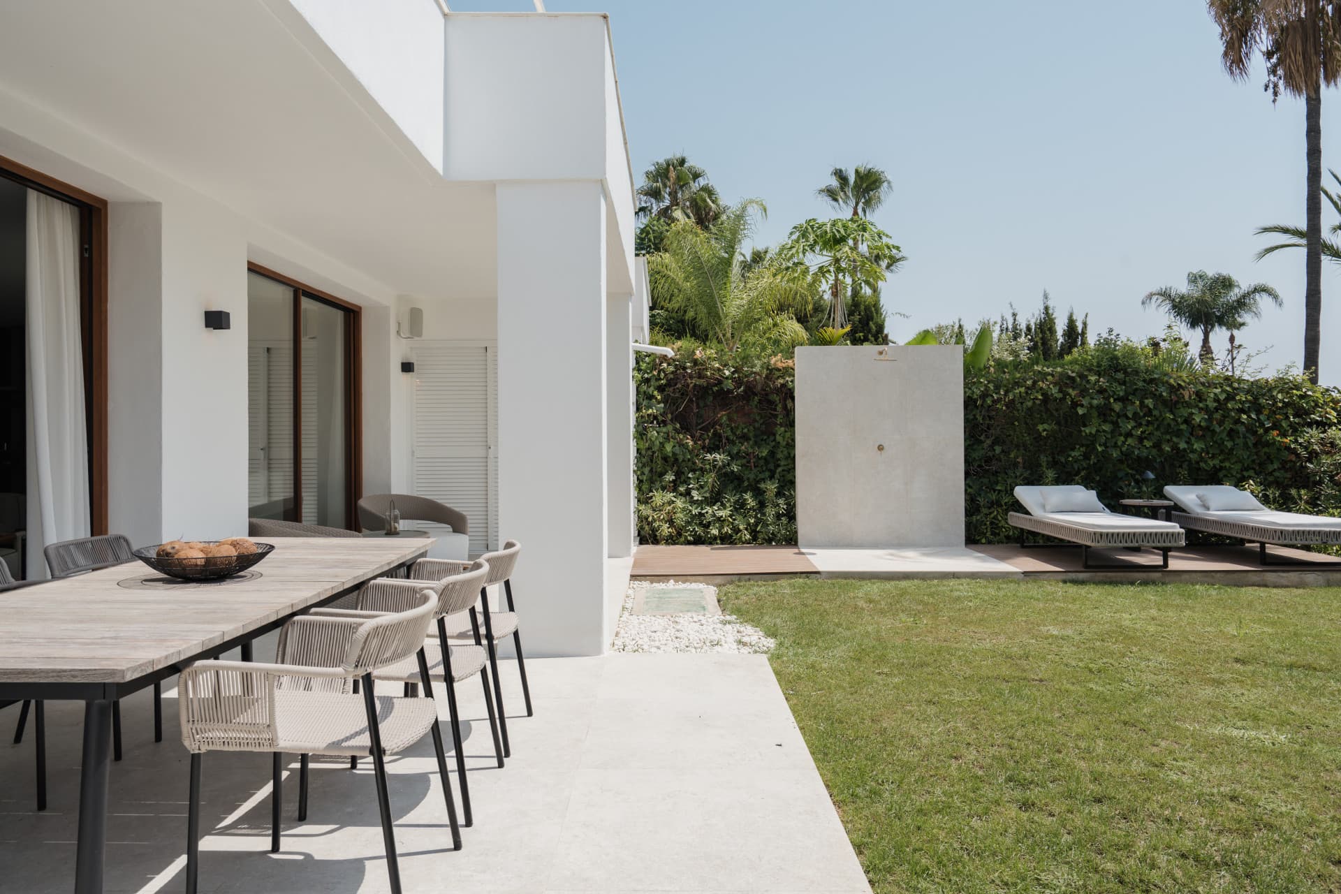 Located right beside Los Naranjos Golf Club, this fully renovated west-facing garden duplex is set within a double-gated