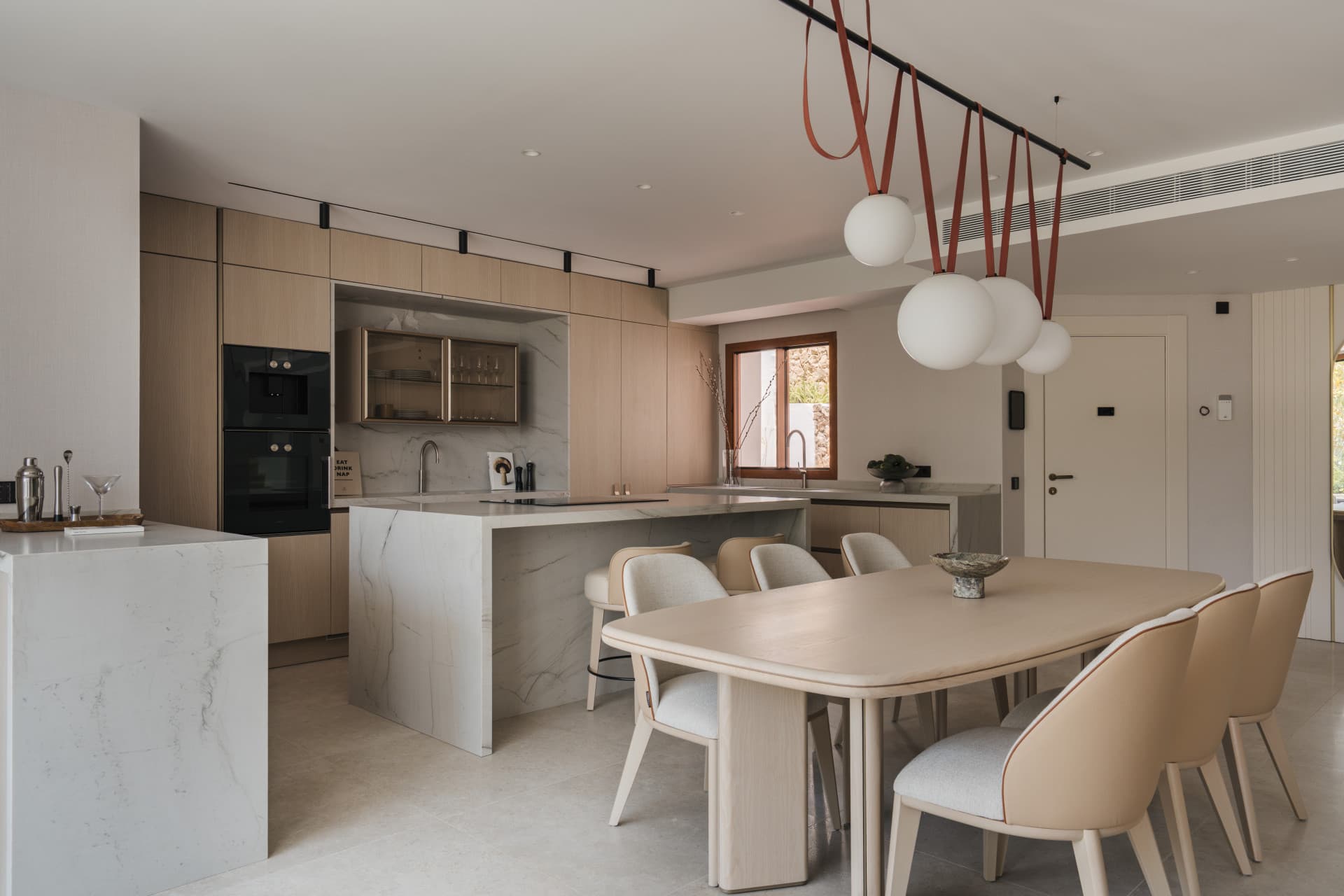 Located right beside Los Naranjos Golf Club, this fully renovated west-facing garden duplex is set within a double-gated