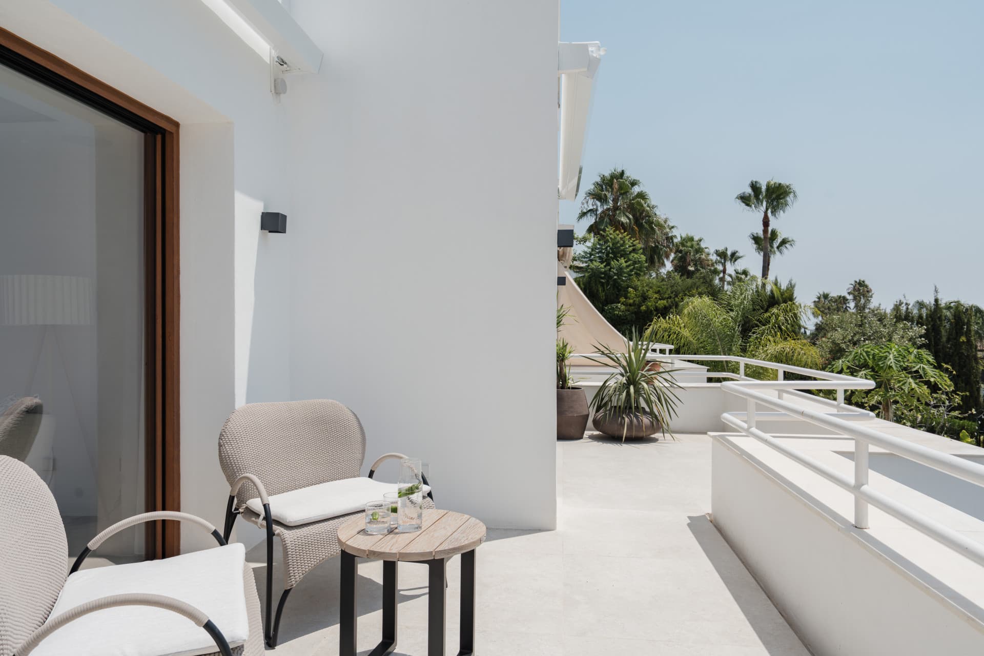 Located right beside Los Naranjos Golf Club, this fully renovated west-facing garden duplex is set within a double-gated