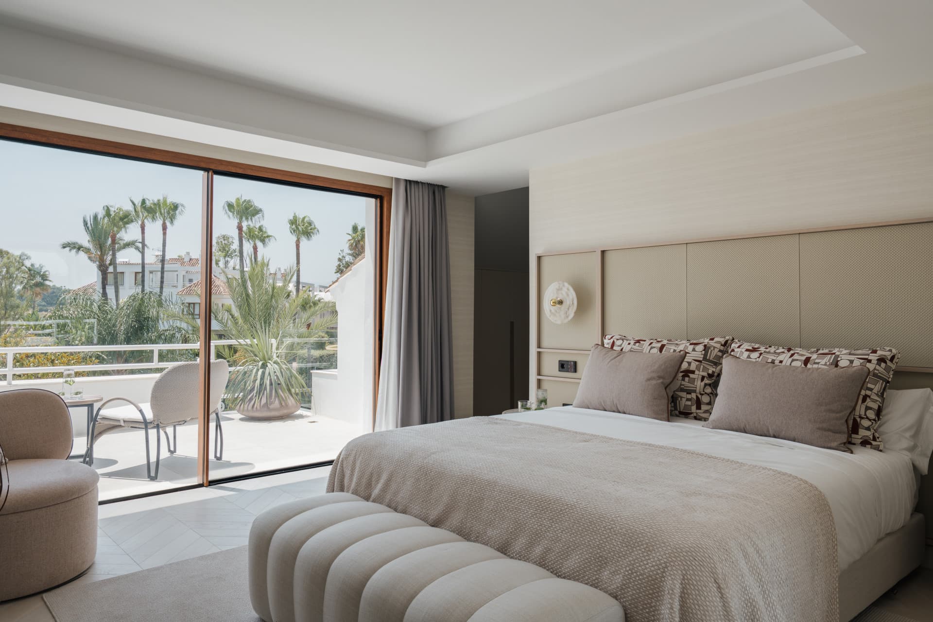 Located right beside Los Naranjos Golf Club, this fully renovated west-facing garden duplex is set within a double-gated