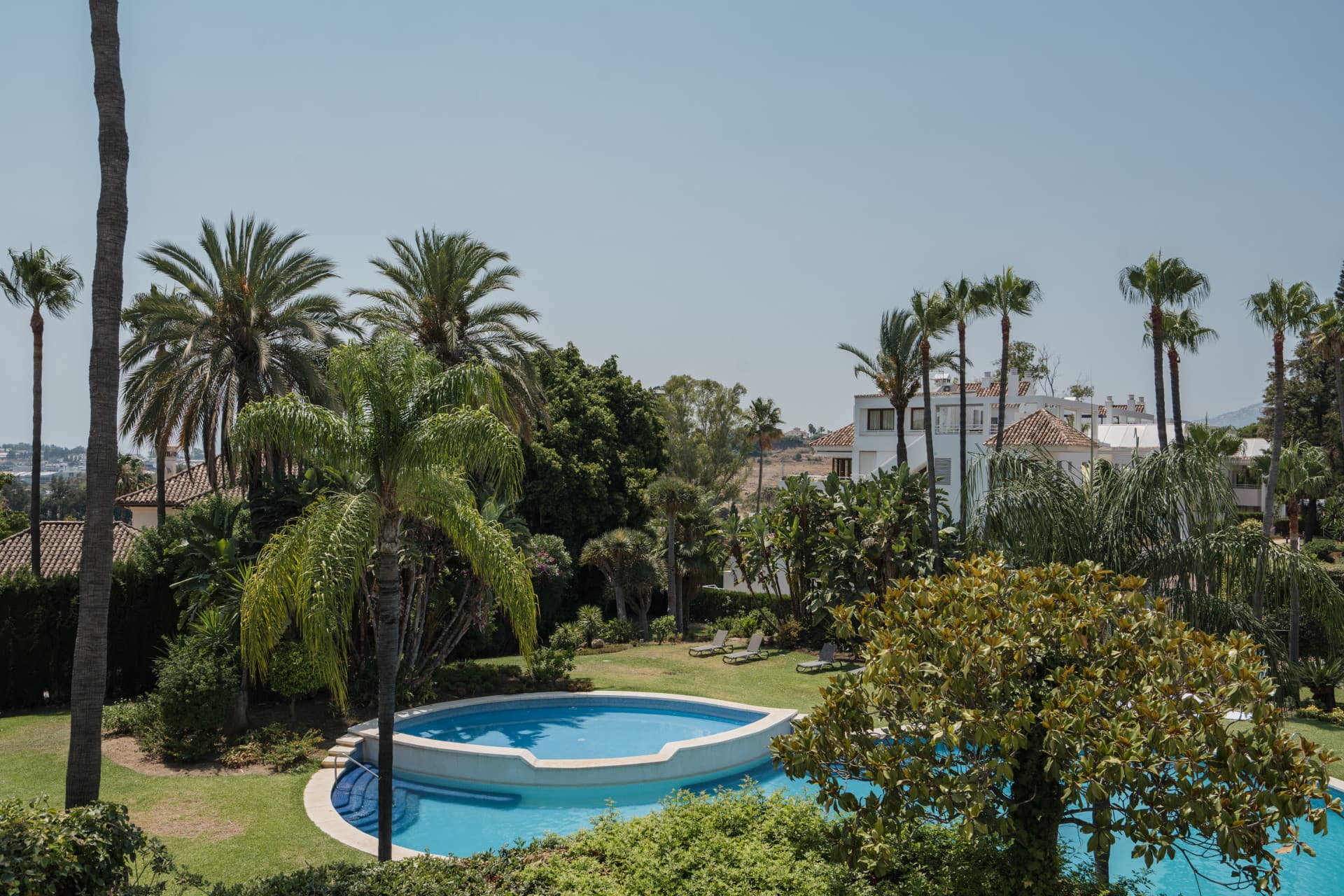 Located right beside Los Naranjos Golf Club, this fully renovated west-facing garden duplex is set within a double-gated
