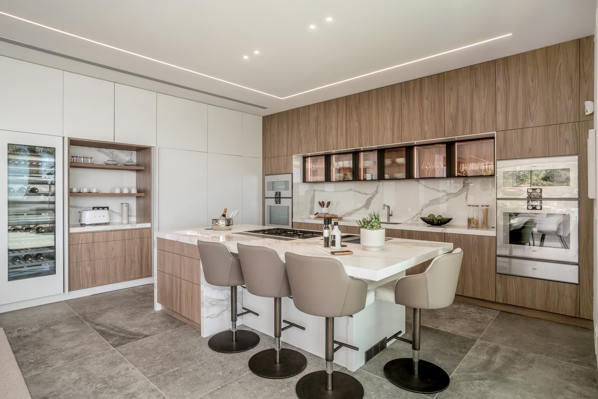 Introducing The Hills 10, perched on the hills of La Quinta within the exclusive gated community of El Herrojo Alto.