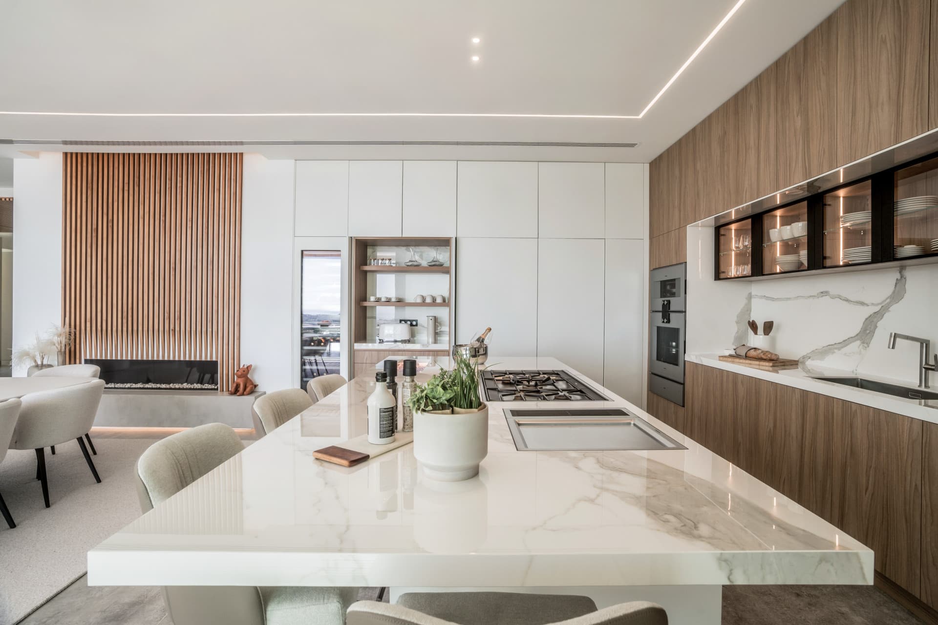 Introducing The Hills 10, perched on the hills of La Quinta within the exclusive gated community of El Herrojo Alto.