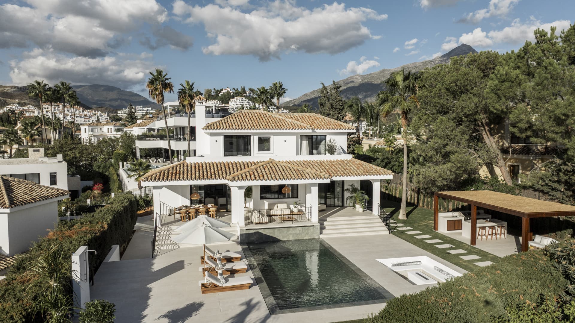 Nestled in the heart of Nueva Andalucía, Auriga 13 is a newly renovated villa offering a blend of comfort and style