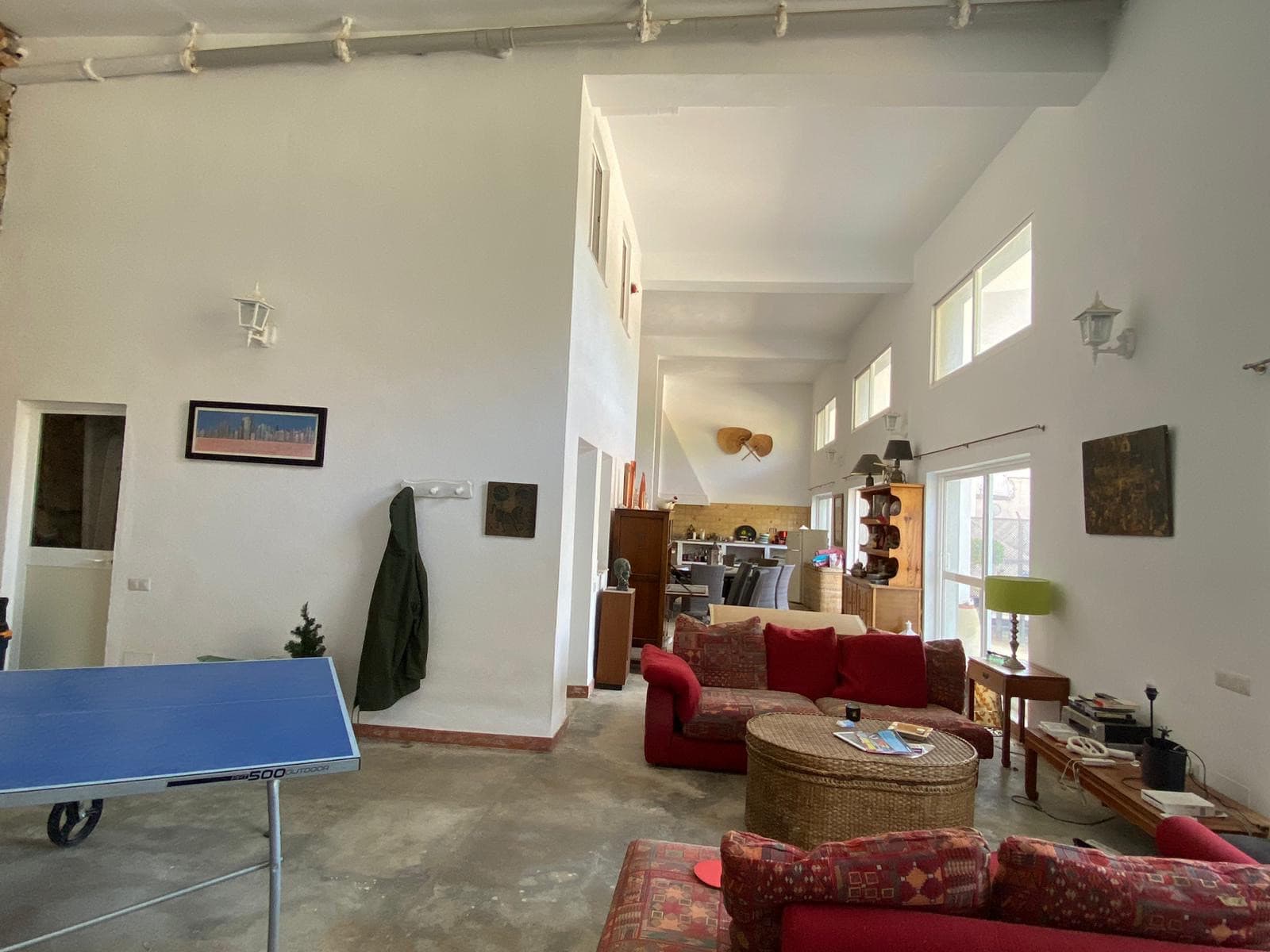 Beautiful house on the outskirts of the village, with plenty of renovation possibilities and stunning views of the sea and the mountains