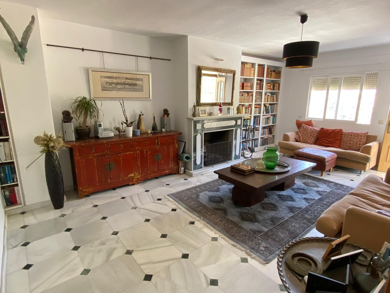 Beautiful house on the outskirts of the village, with plenty of renovation possibilities and stunning views of the sea and the mountains