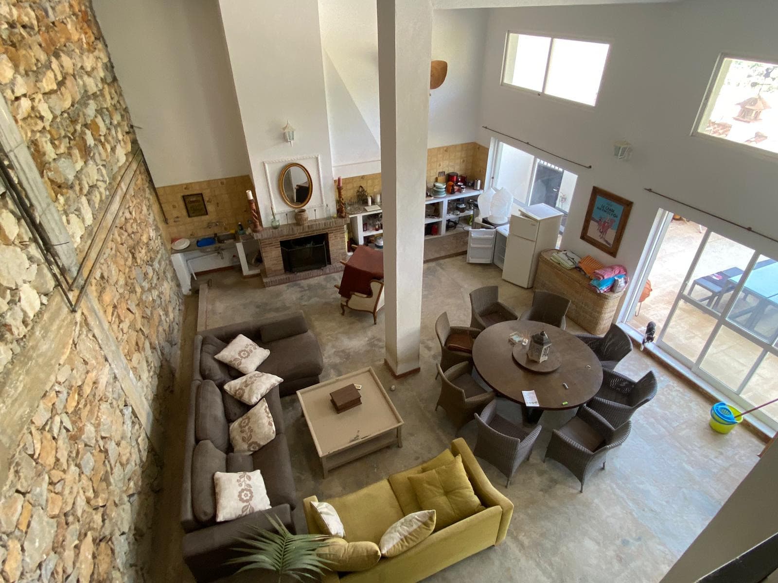 Beautiful house on the outskirts of the village, with plenty of renovation possibilities and stunning views of the sea and the mountains